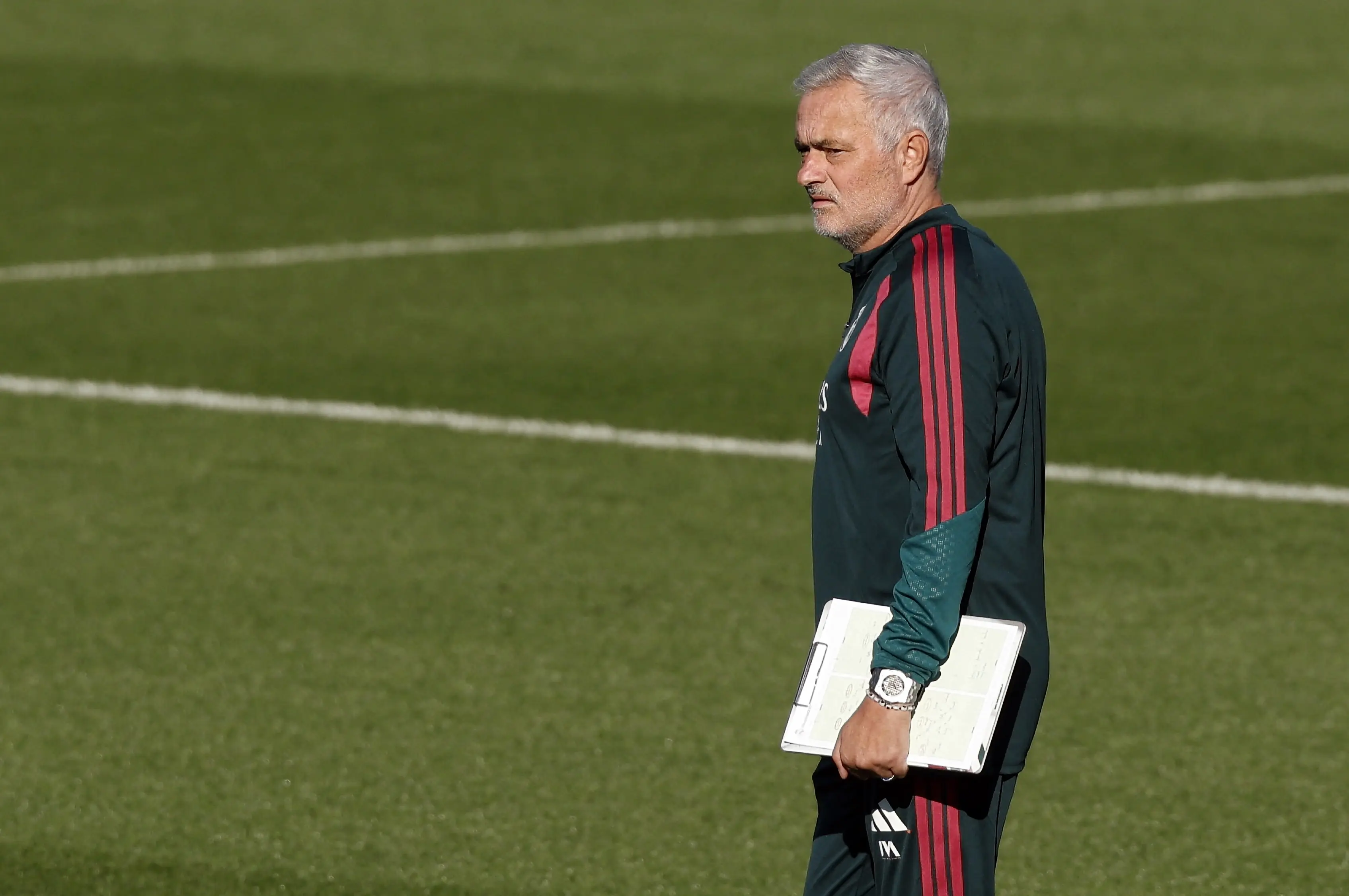 Mourinho evita polêmica sobre arbitragem antes de duelo na Liga dos Campeões