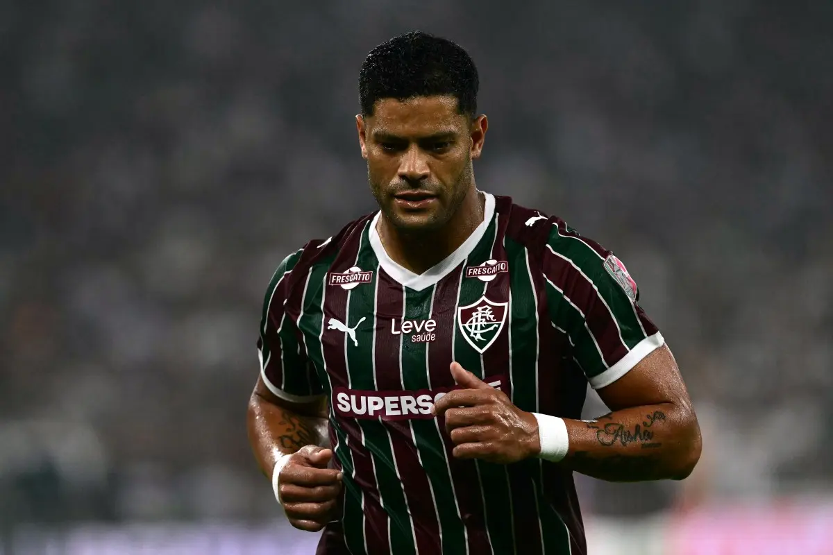 Hulk pede desculpas à torcida do Fluminense após discussão com torcedor
