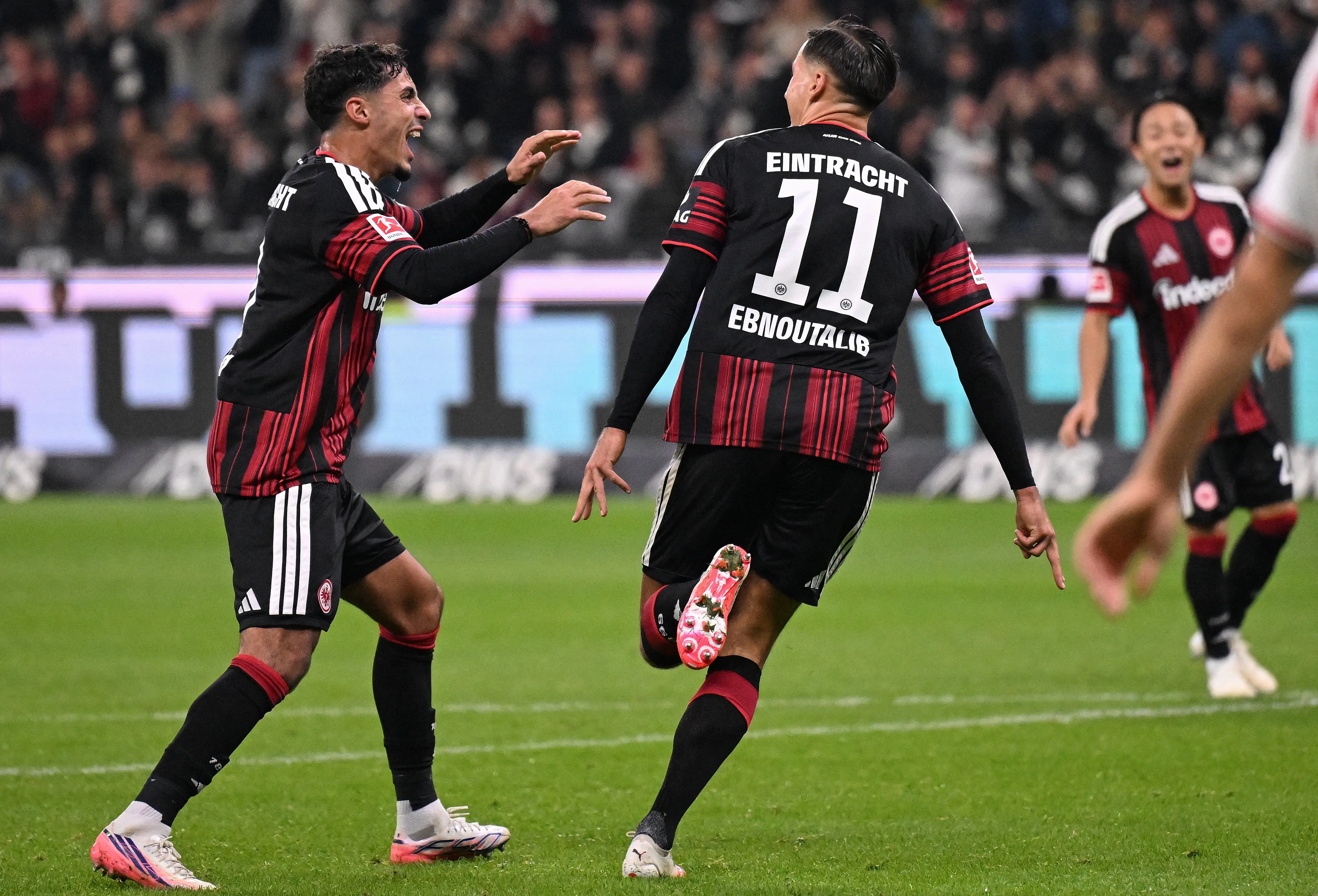 Frankfurt bate o Colônia e vence a primeira em casa no Campeonato Alemão