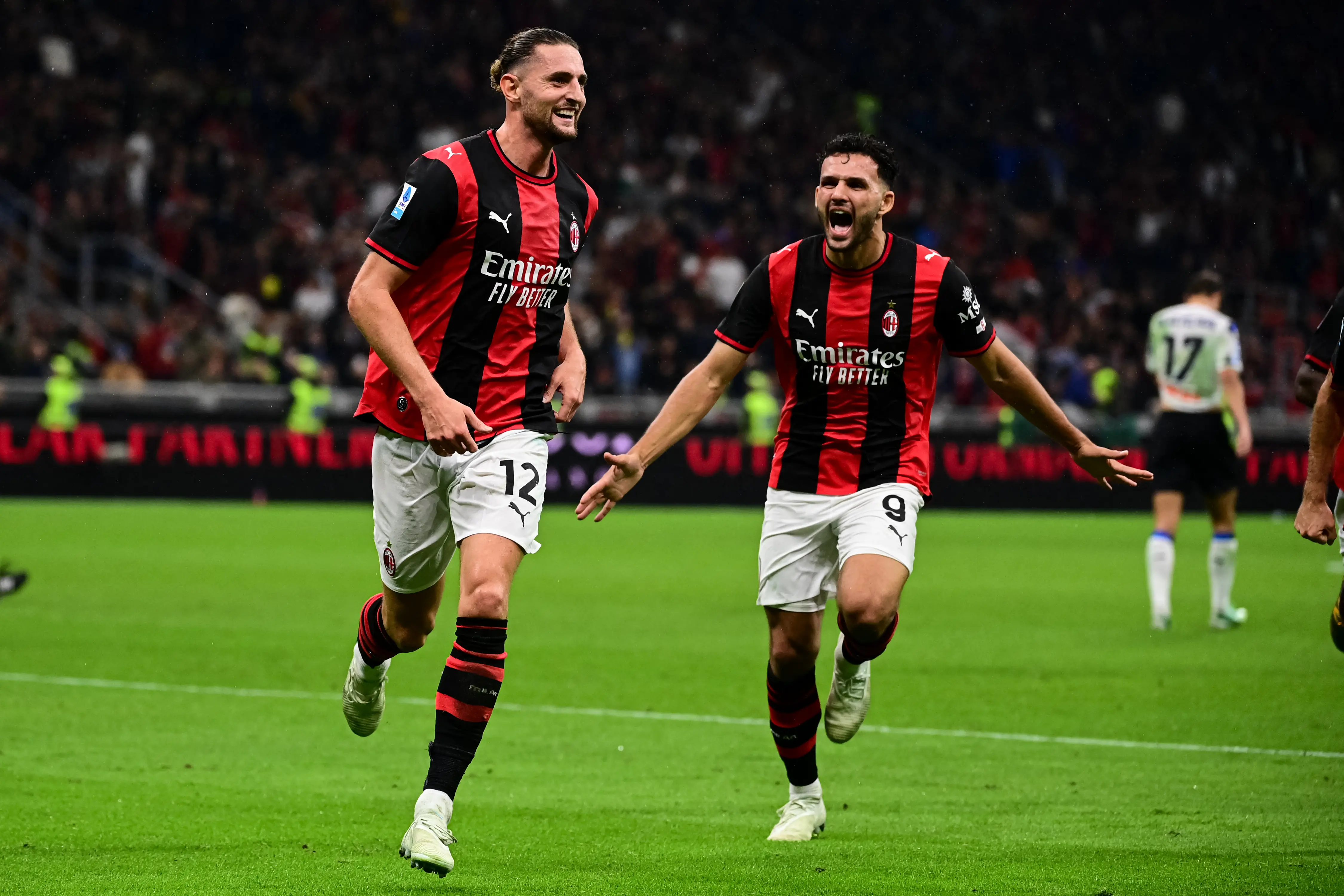Milan vence Atalanta e volta ao G4 do Campeonato Italiano