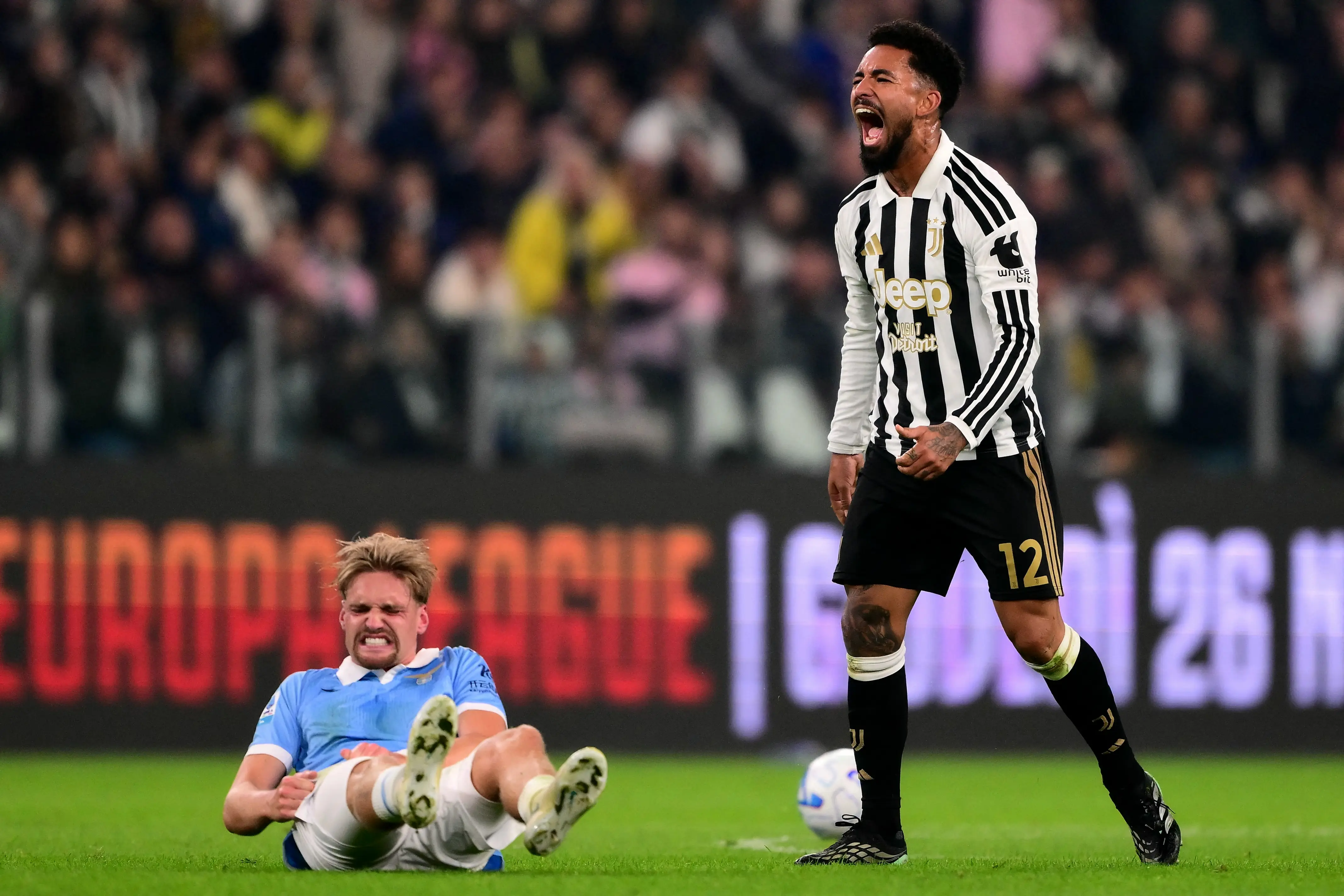 Com gol de Douglas Luiz, Juventus bate Lecce e volta a vencer no Italiano