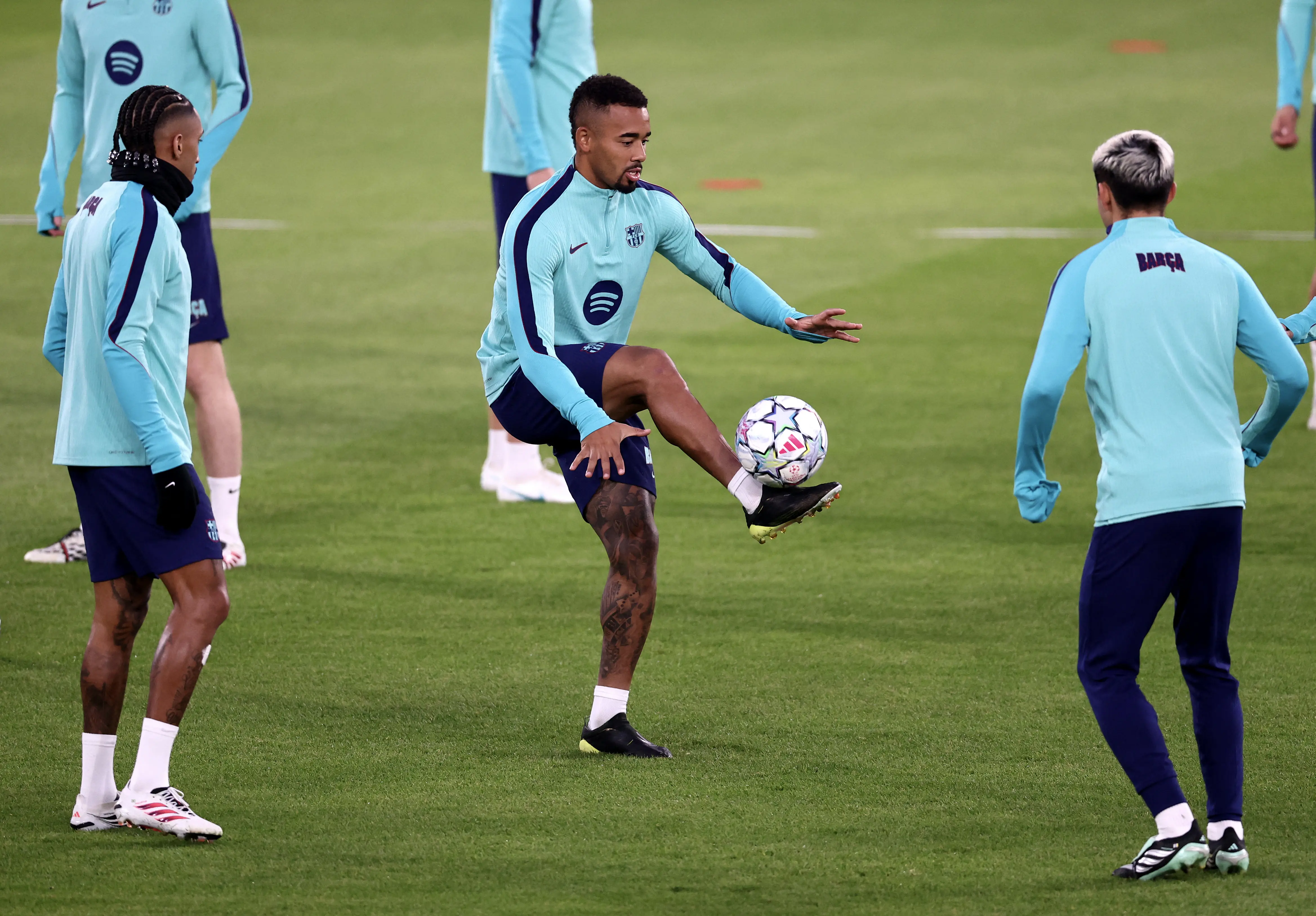 Gabriel Jesus vive boa fase no Barcelona e mira retorno à Seleção Brasileira
