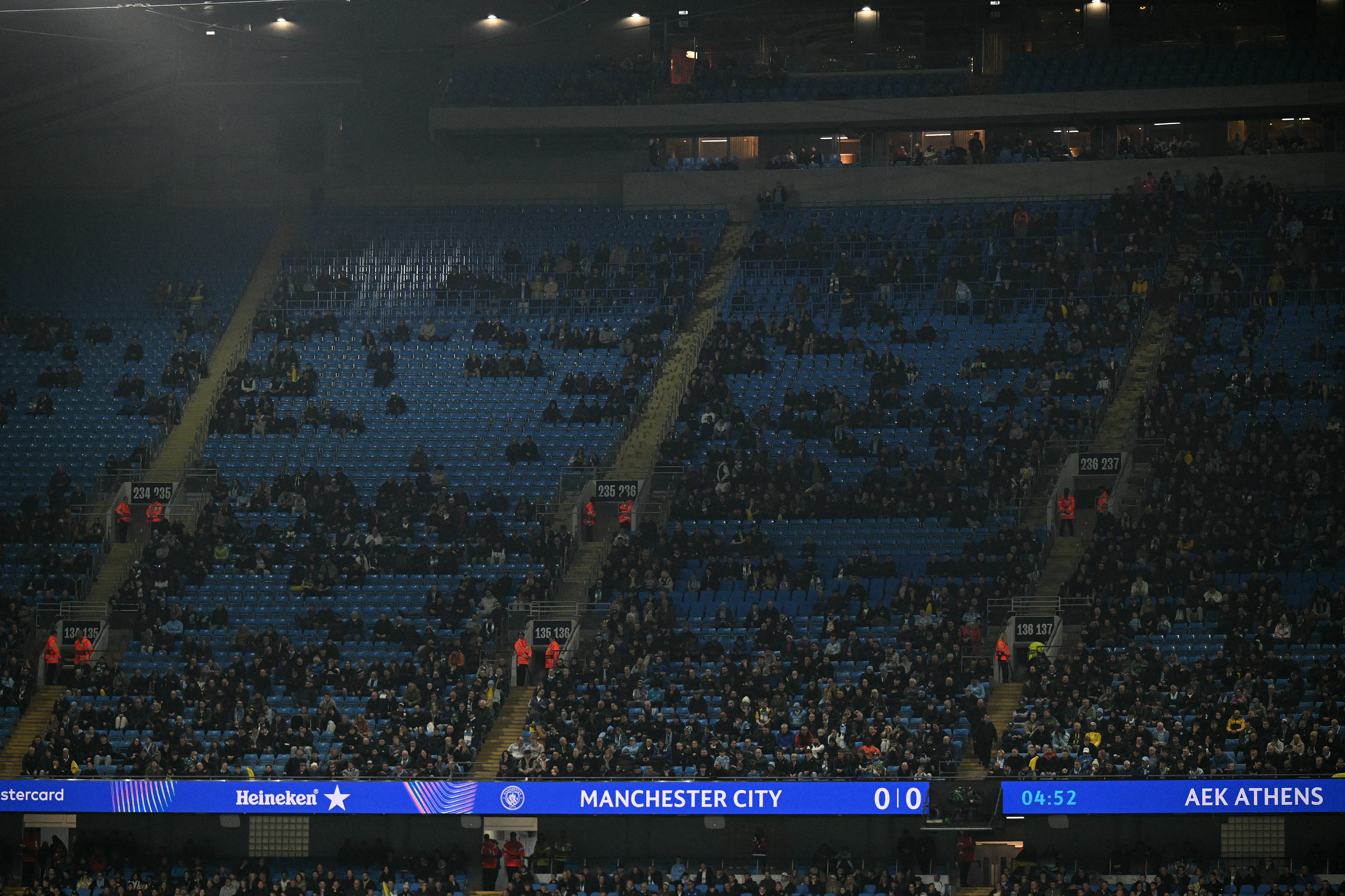 Estádio ‘vazio’ marca goleada do Manchester City na Liga dos Campeões
