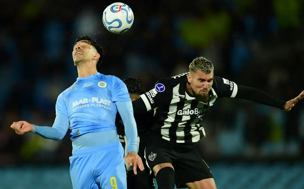 Lyanco falha e City Torque abre o placar contra o Atlético-MG na Sul-Americana