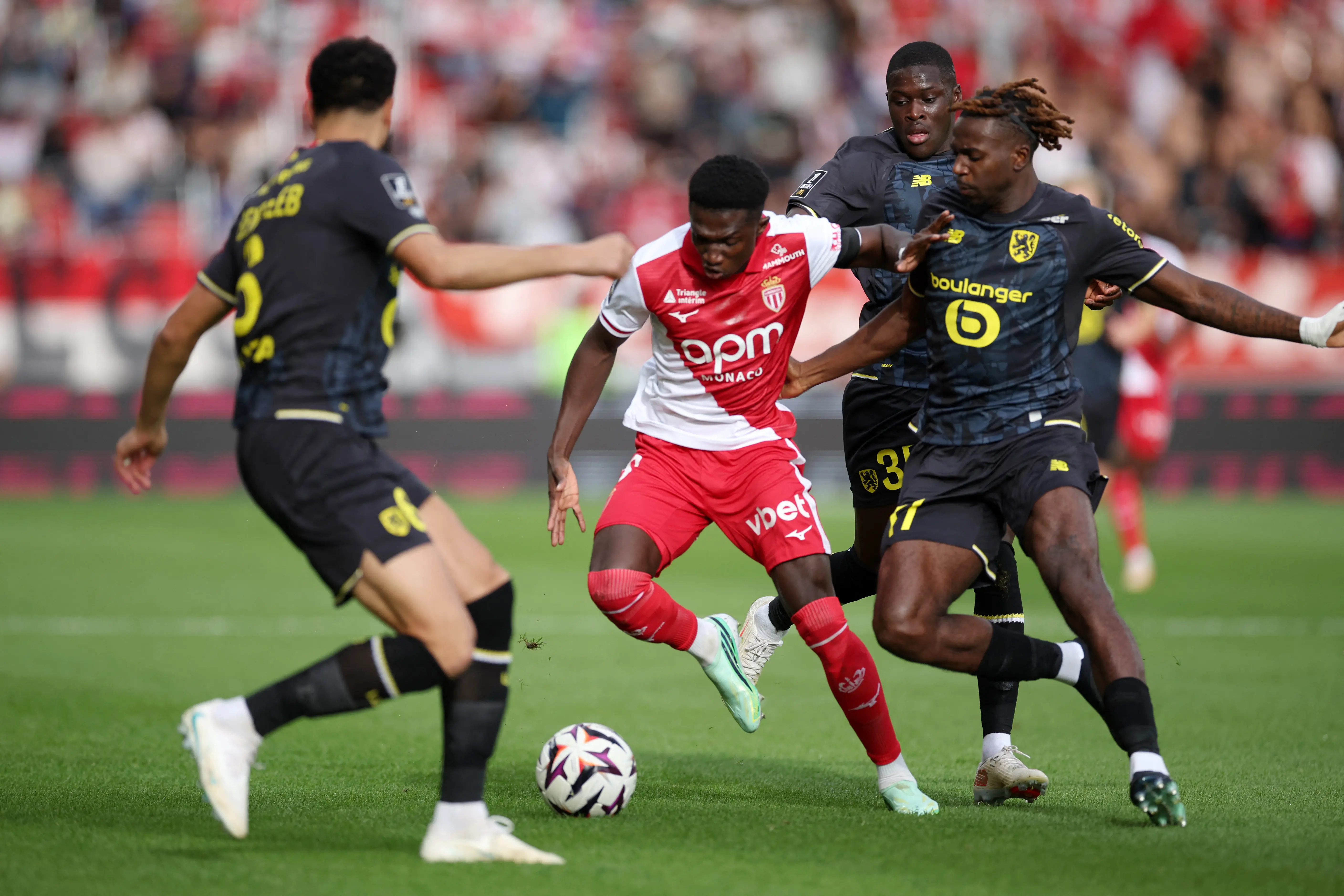 Monaco e Lille empatam e mantêm disputa acirrada pela liderança do Francês