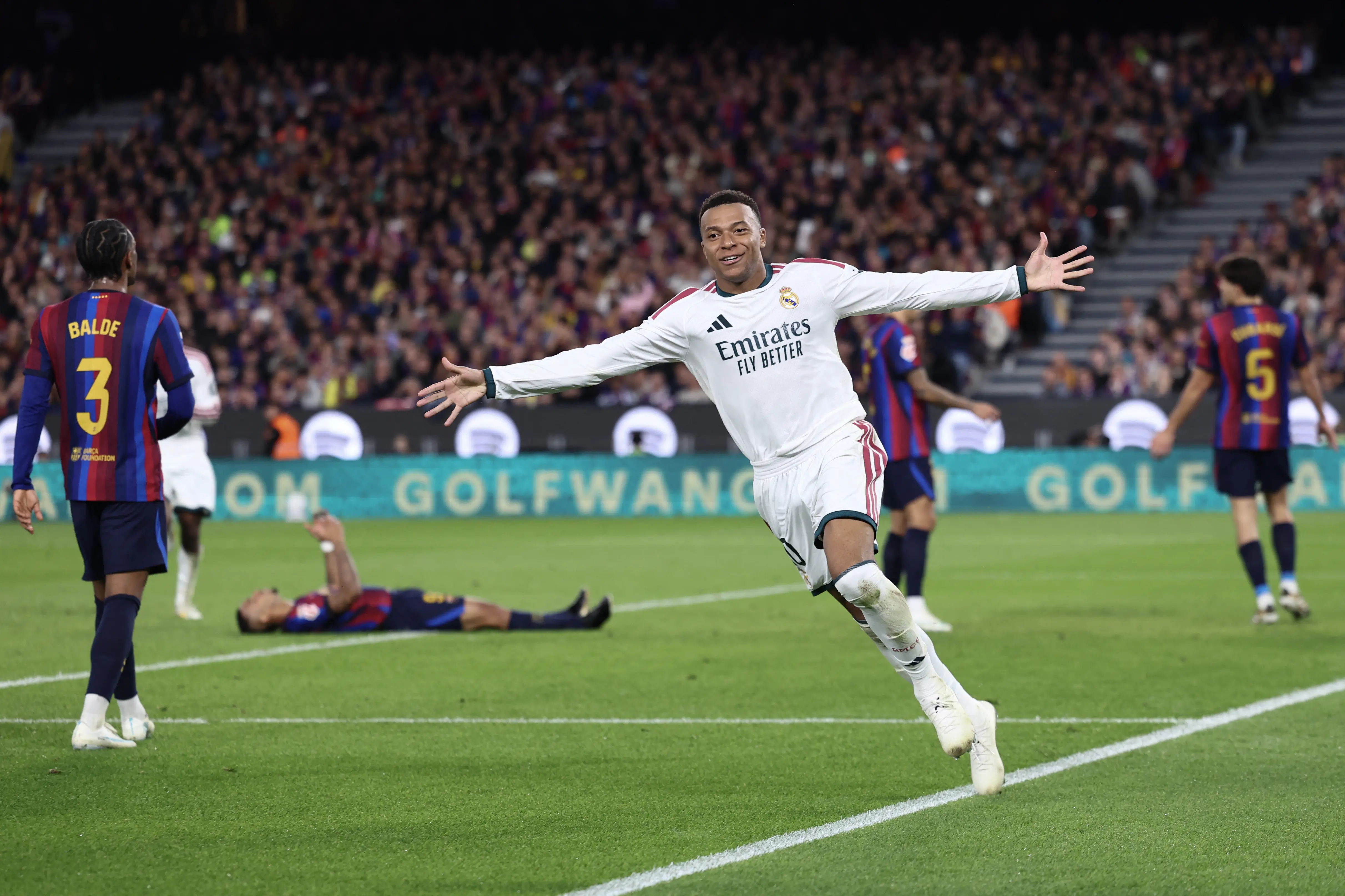 Mbappé marca duas vezes, Real Madrid vence o Barcelona e acaba com 100% do rival no Espanhol