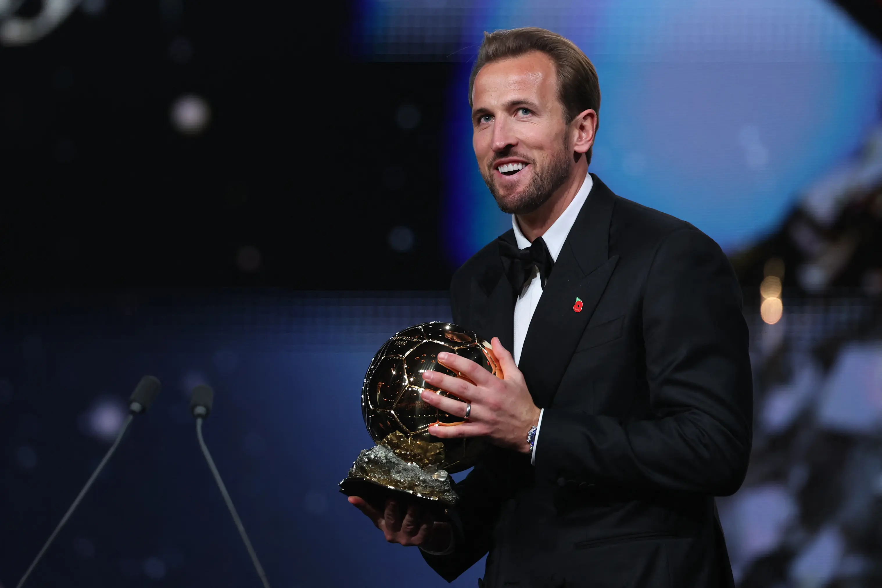 Kane supera Mbappé e Yamal e vence a Bola de Ouro; confira outros premiados