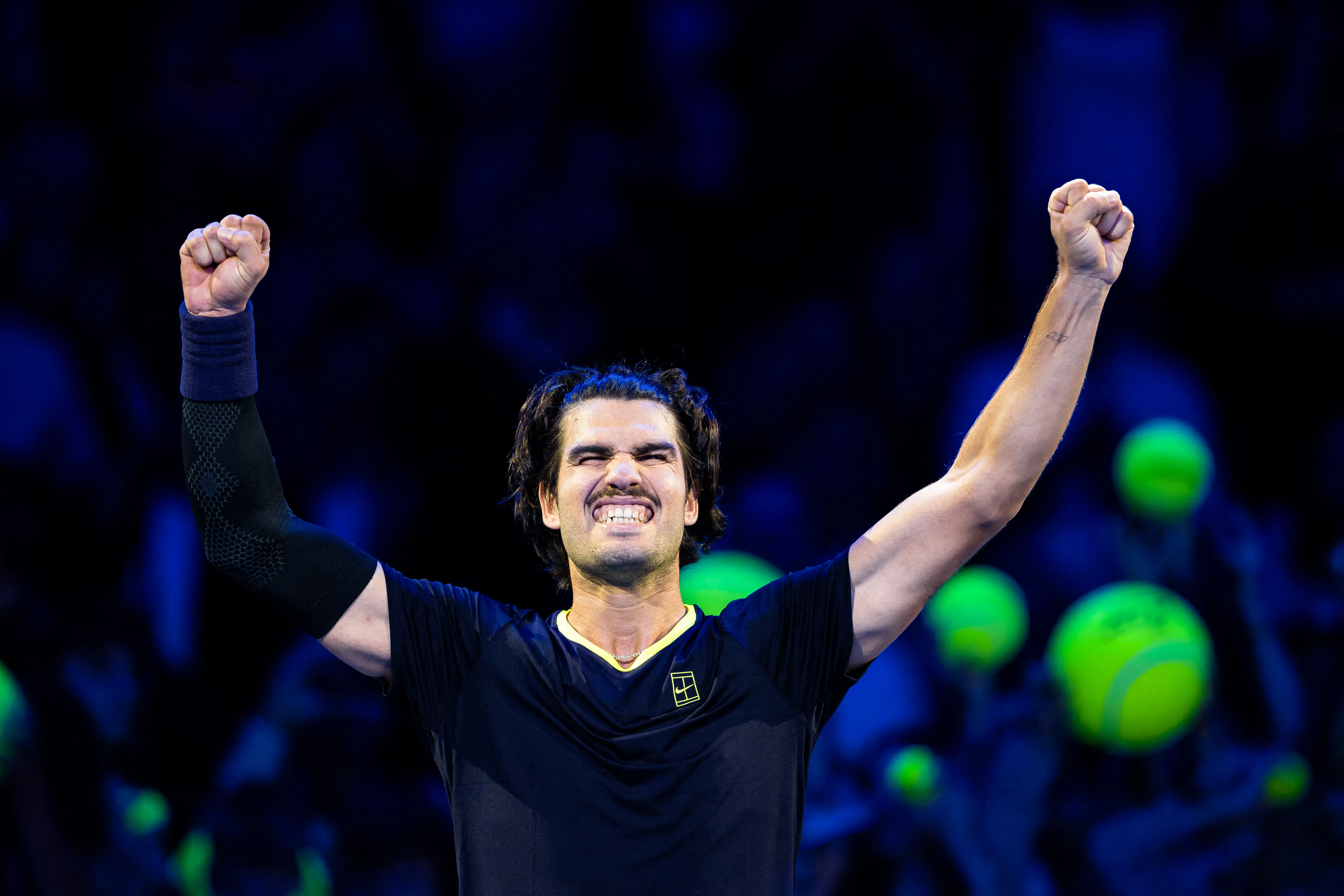 Alcaraz vence Khachanov e vai à 2ª rodada do ATP 500 de Viena