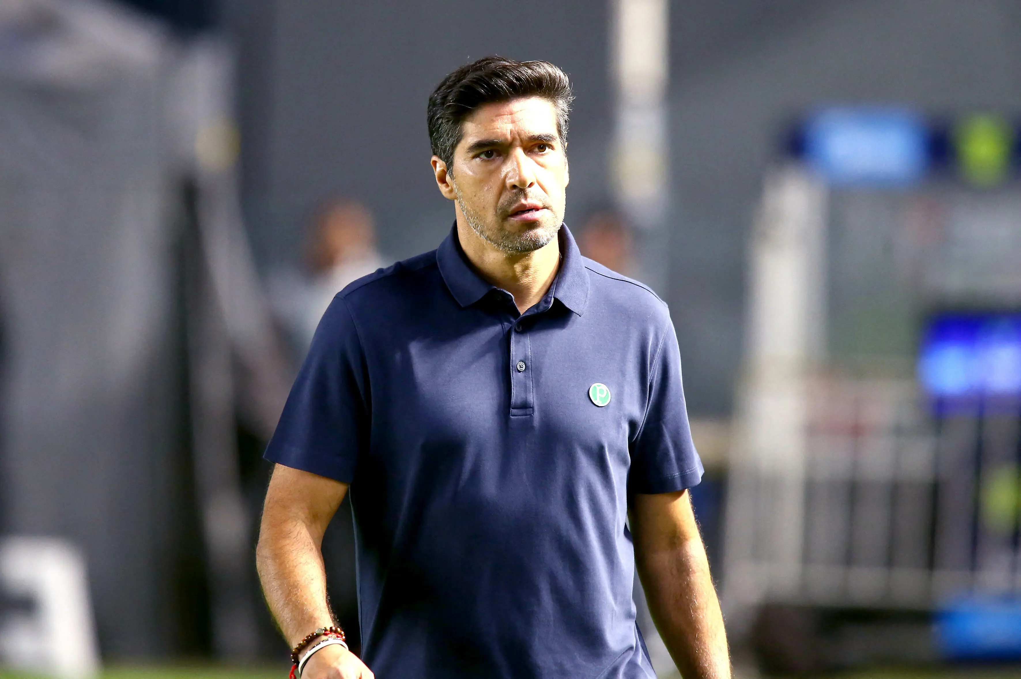 Abel teme novas lesões e detona gramado da Vila Belmiro após empate do Palmeiras: “É lamentável”