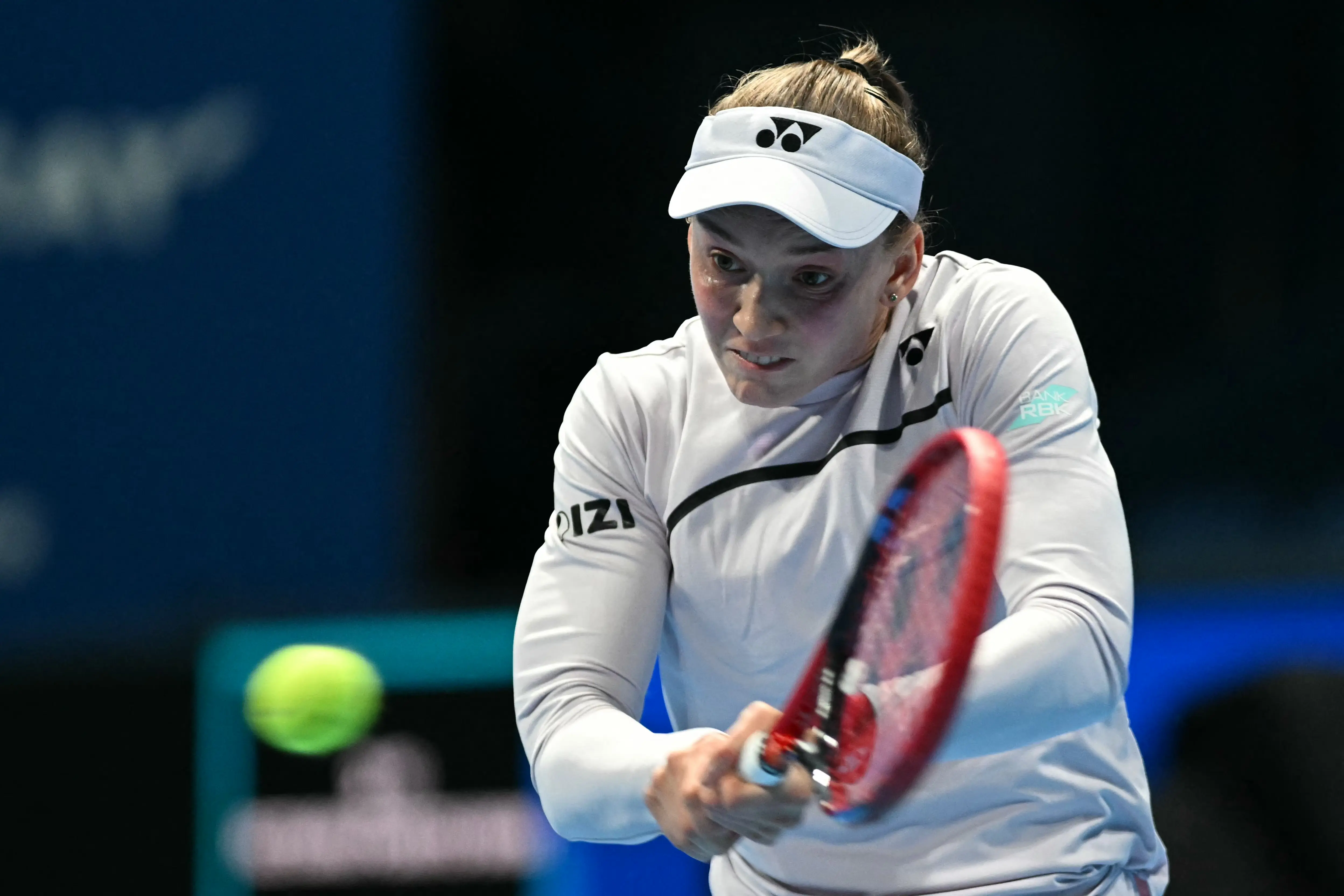Número 1 do mundo, Elena Rybakina abandona WTA 500 de Tóquio por lesão