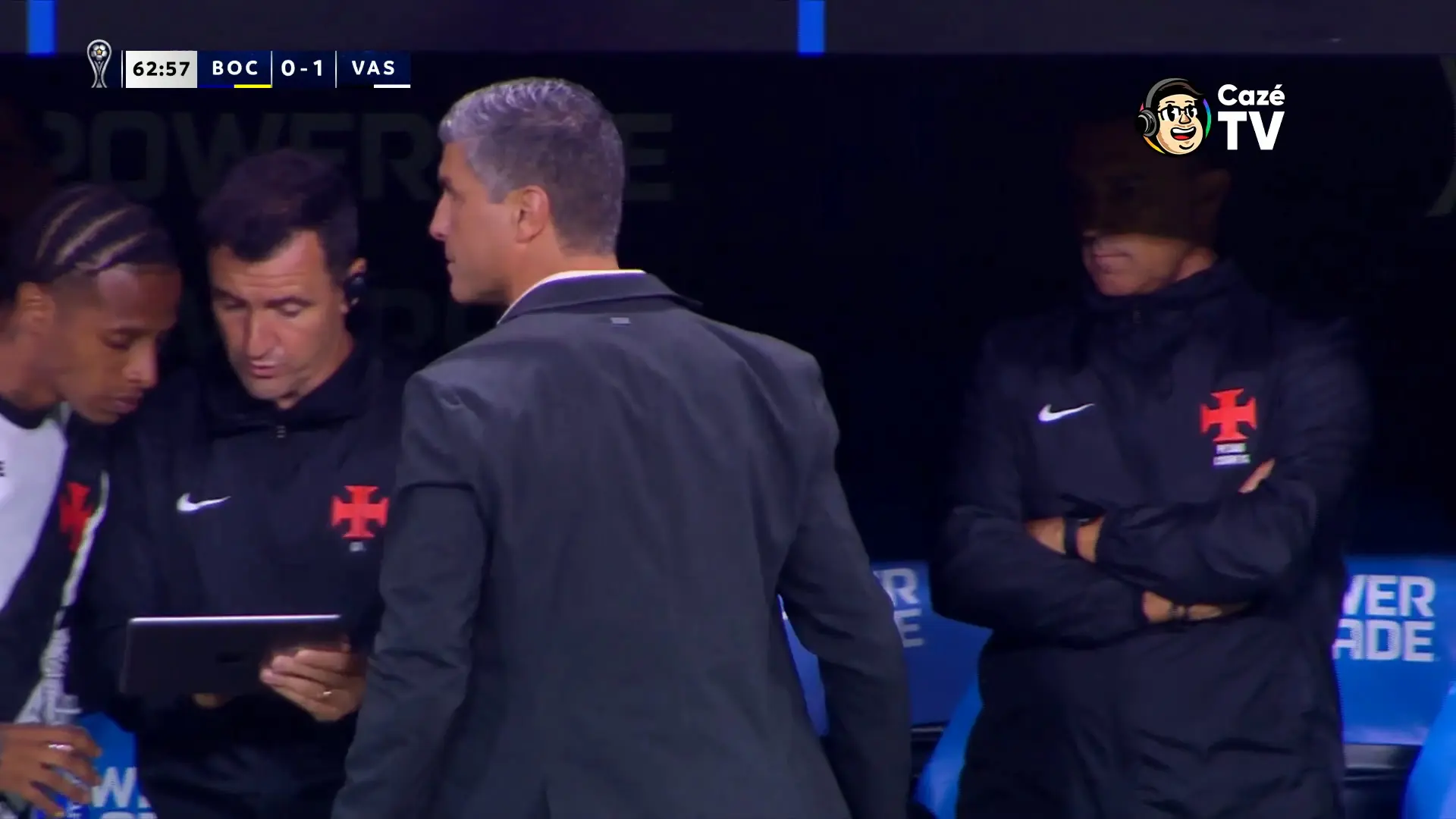 Andrés Gómez empurra árbitro e recebe cartão vermelho; confira o lance