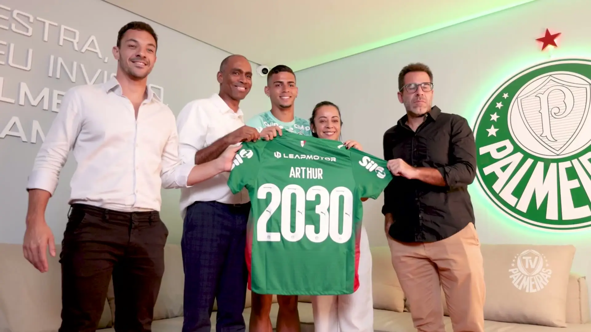 Arthur renova até 2030 com o Palmeiras: “Realizando meu sonho no clube onde cresci”