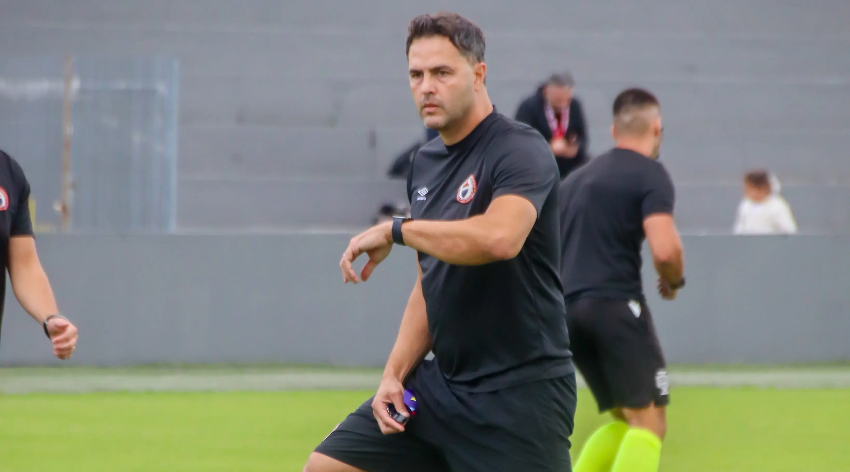 Ex-Santos e campeão da Champions ganha chance como auxiliar na 3ª divisão de Portugal