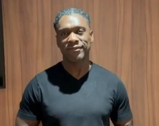 Seedorf celebra chegada ao Corinthians e pede apoio à torcida