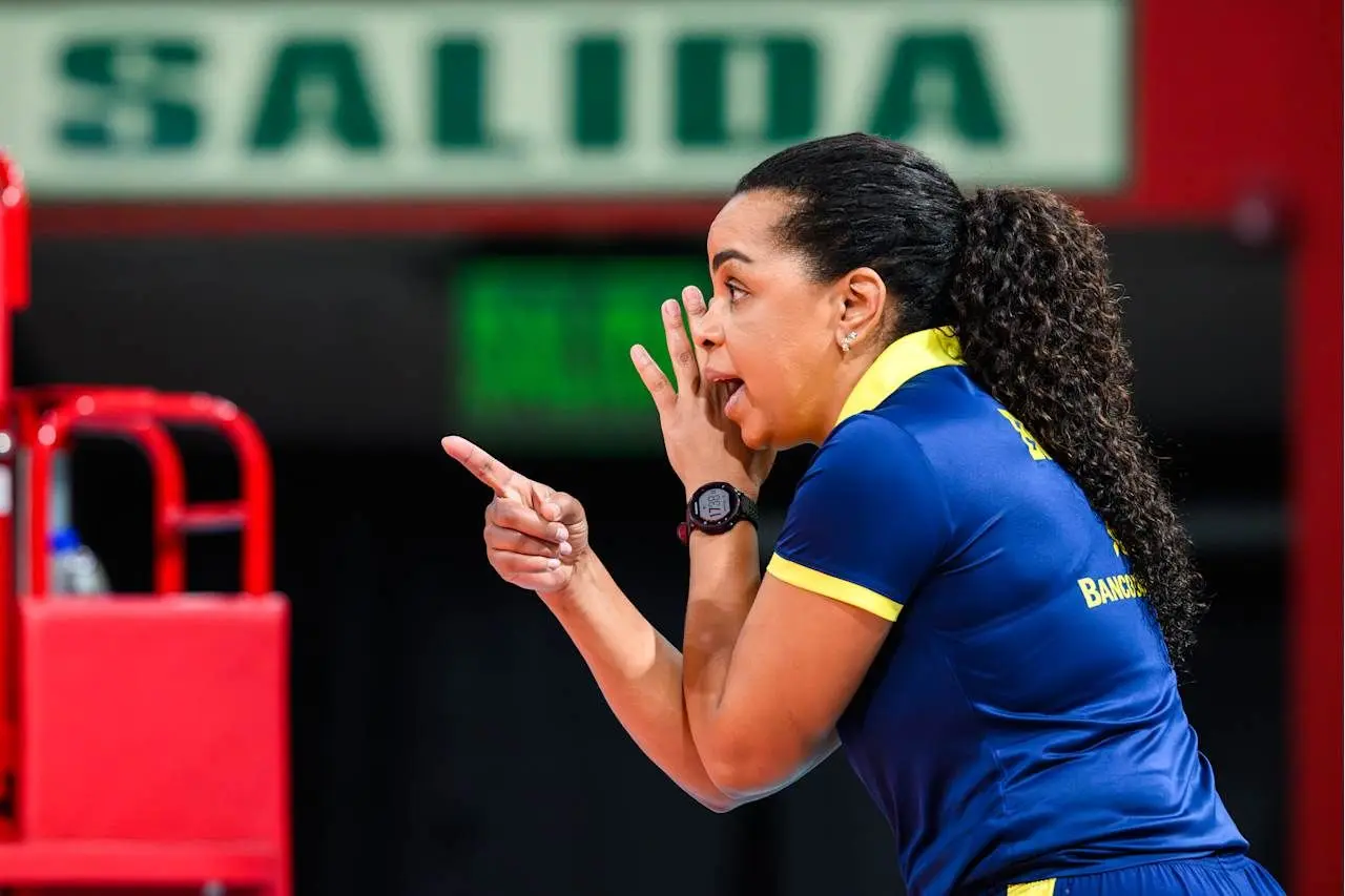 Técnicas na Superliga? Fofão aponta desconfiança e falta de oportunidades como barreiras