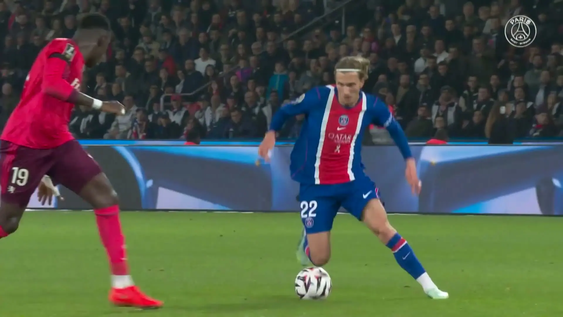 Confira o golaço de Godts em seu primeiro gol pelo PSG