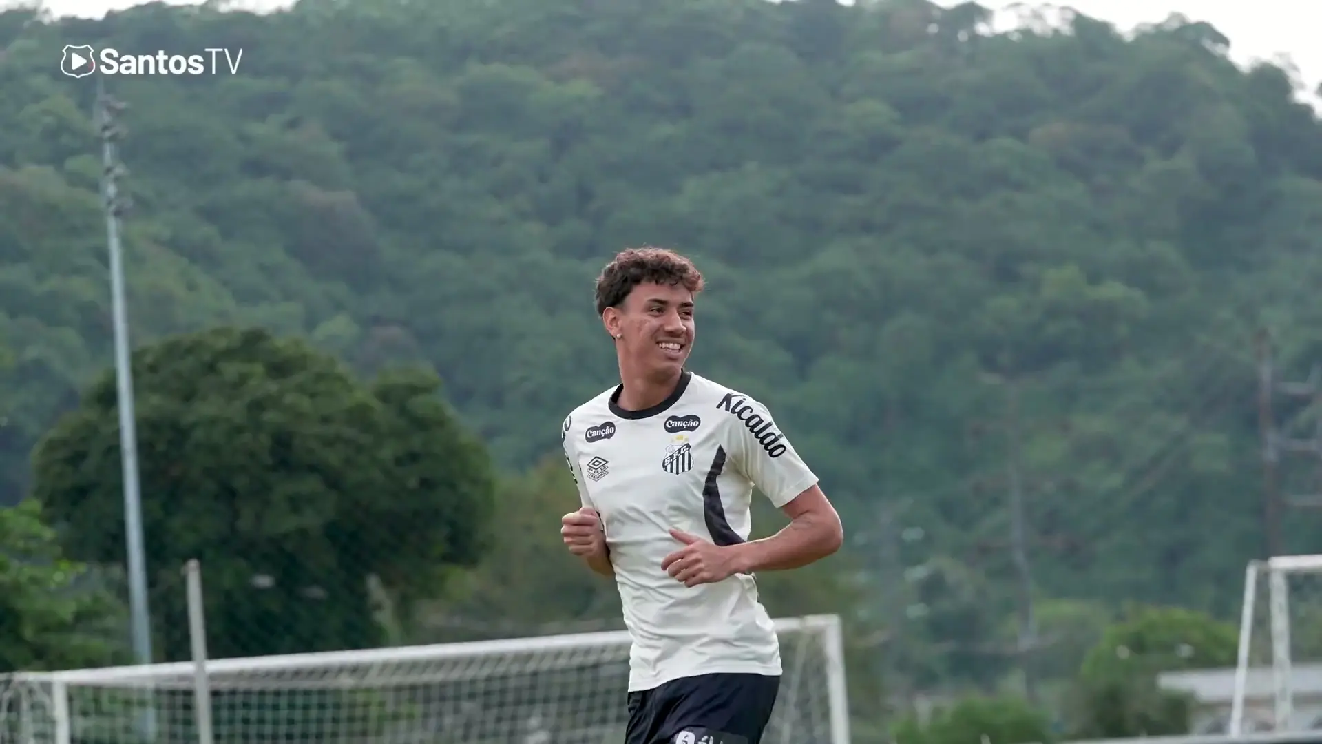 Gustavinho comenta boa fase do Santos antes de confronto com o Bahia