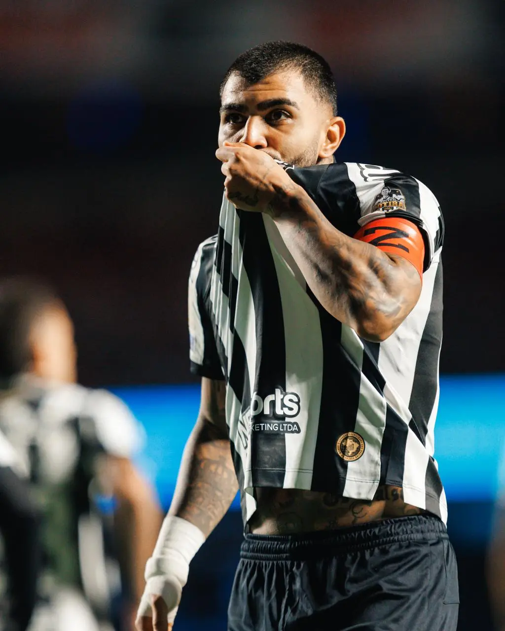 Gabigol brilha e Santos vira sobre o São Paulo em clássico no Morumbis​‌​