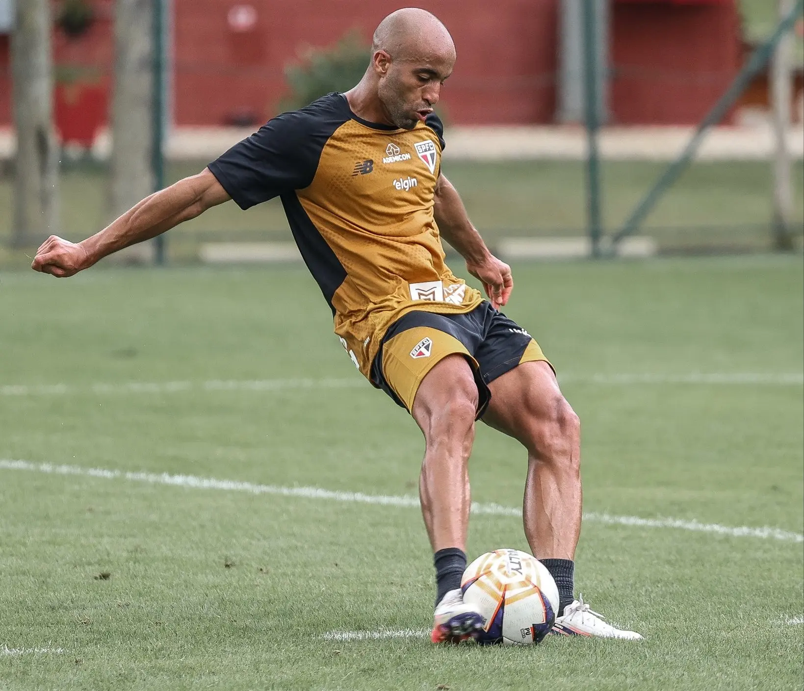 Lucas Moura intensifica transição física e vira esperança do São Paulo para o Brasileiro​‌​