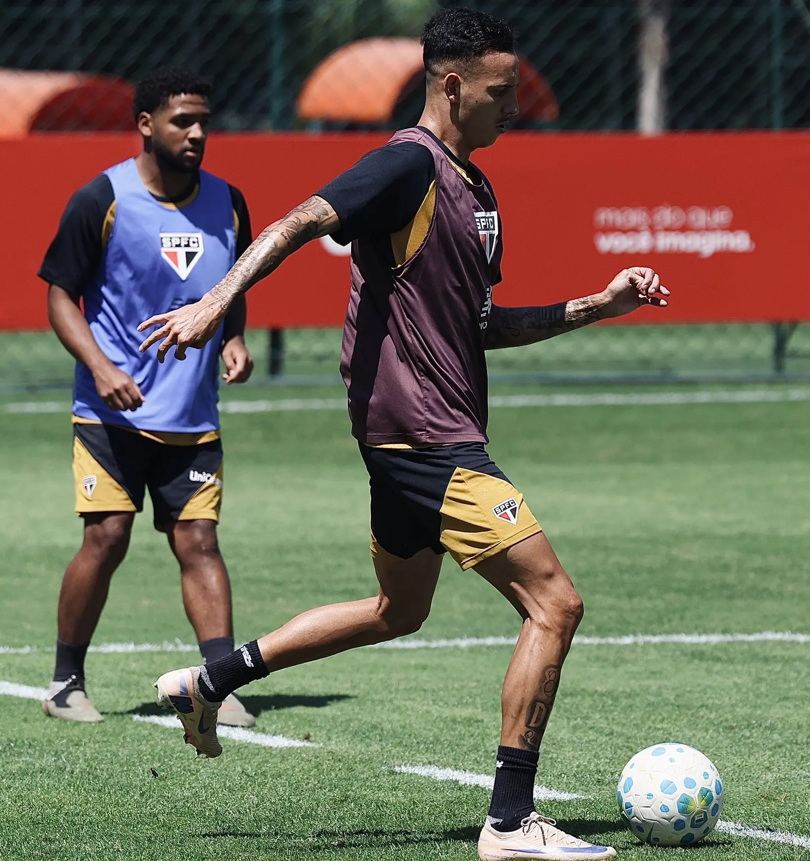 Dupla vai a campo junto de Lucas e pode reforçar o São Paulo contra o Vitória; Luciano deve ser baixa