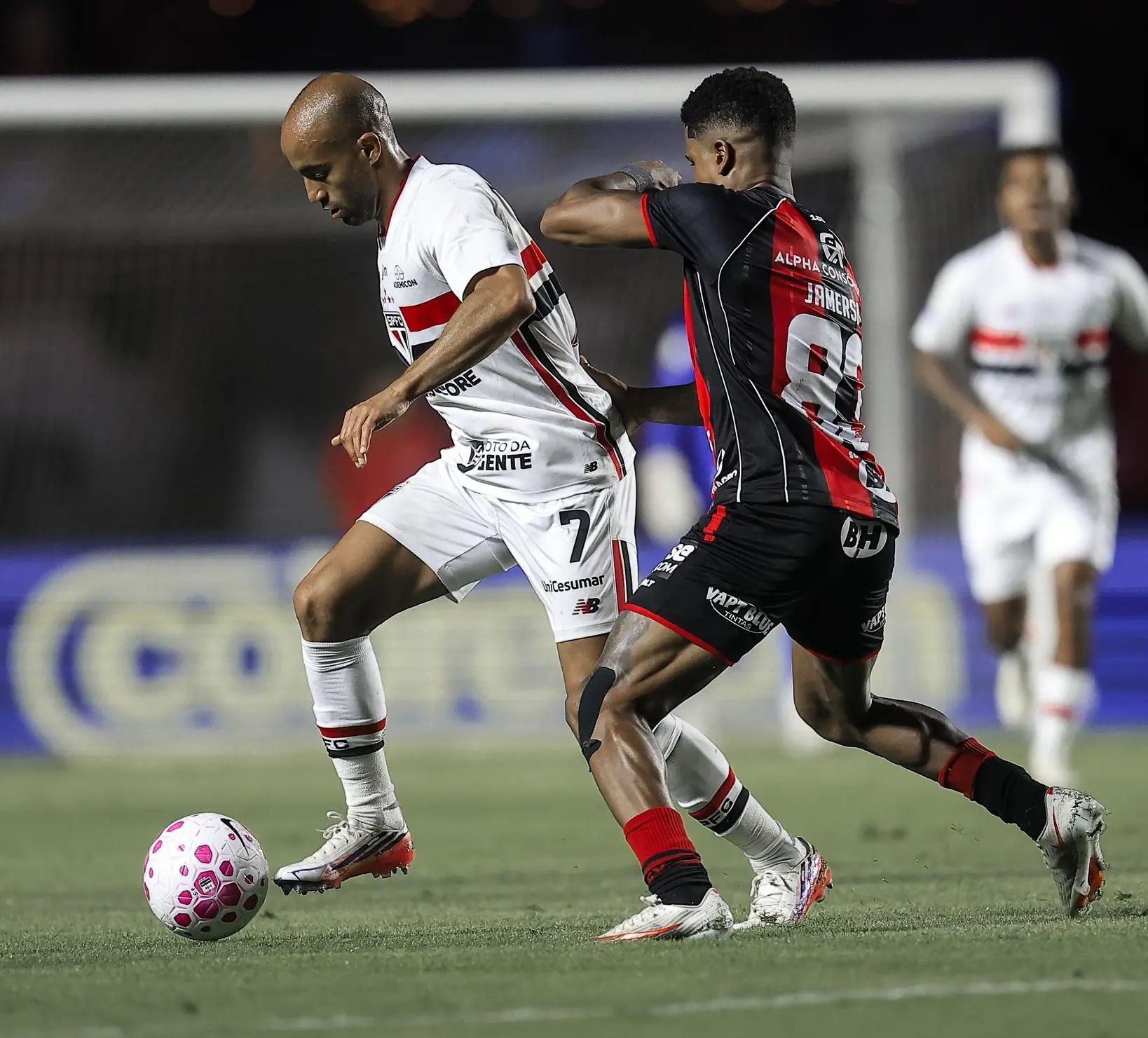Diretoria do São Paulo adia decisão sobre renovação de Lucas; entenda