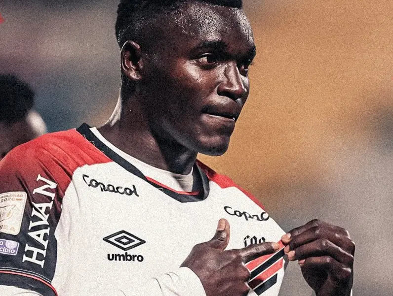 Artilheiro do Brasileirão, Viveros celebra goleada do Athletico-PR e exalta torcida