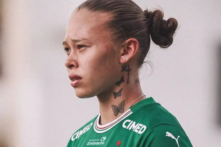 Lateral do Palmeiras sofre grave lesão durante amistoso da Colômbia
