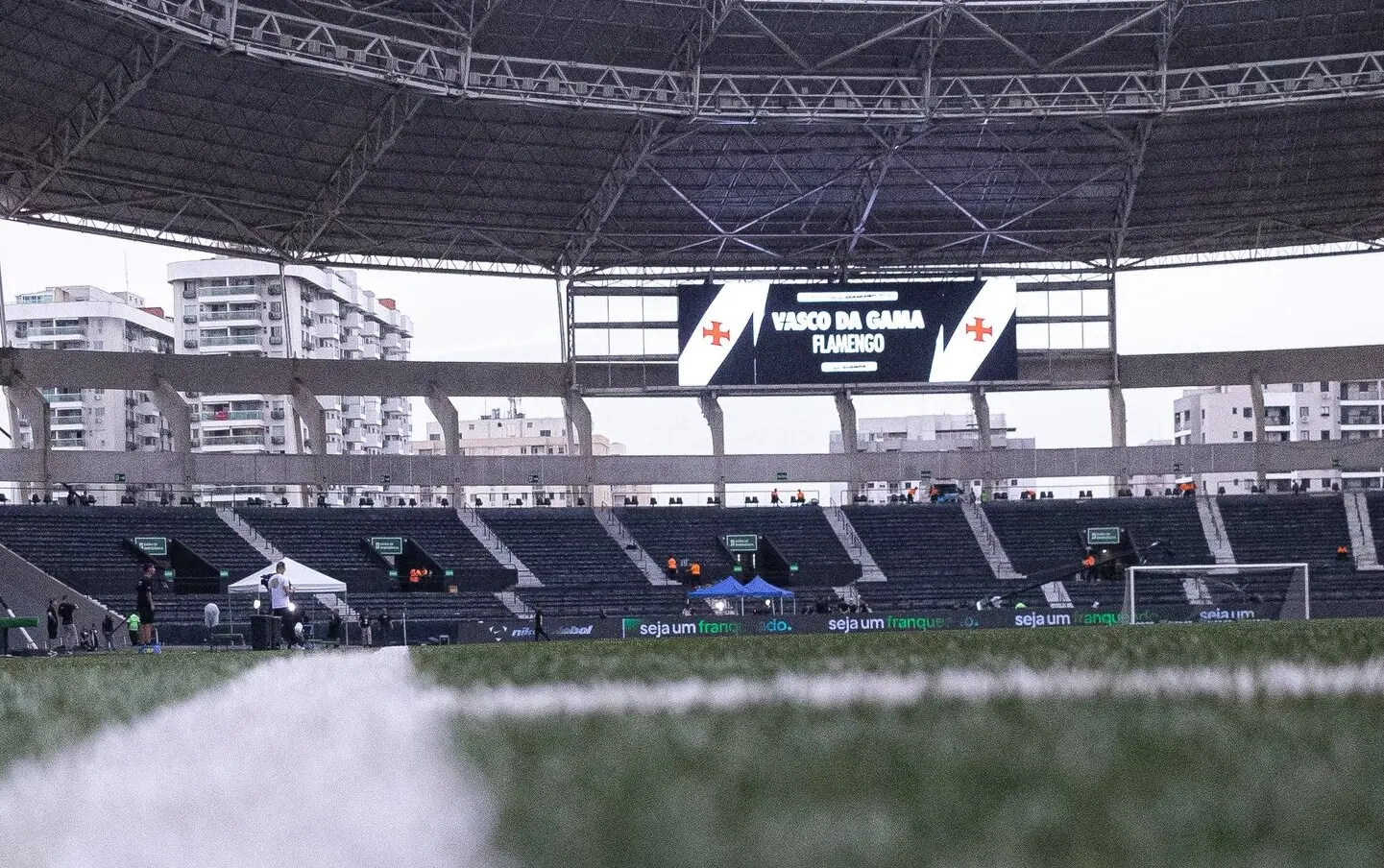 Vasco e Flamengo definem escalações para clássico pelo Brasileirão