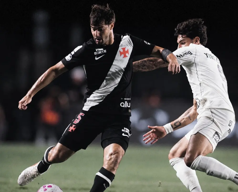 Corinthians sofre virada do Vasco nos minutos finais e entra no Z4 em estreia de Seedorf