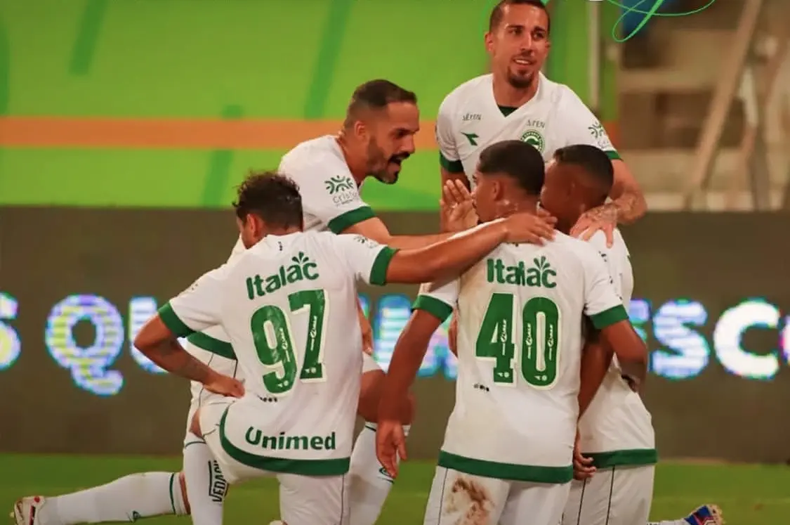 Goiás vence Ceará com gols nos acréscimos e encosta no G6 da Série B