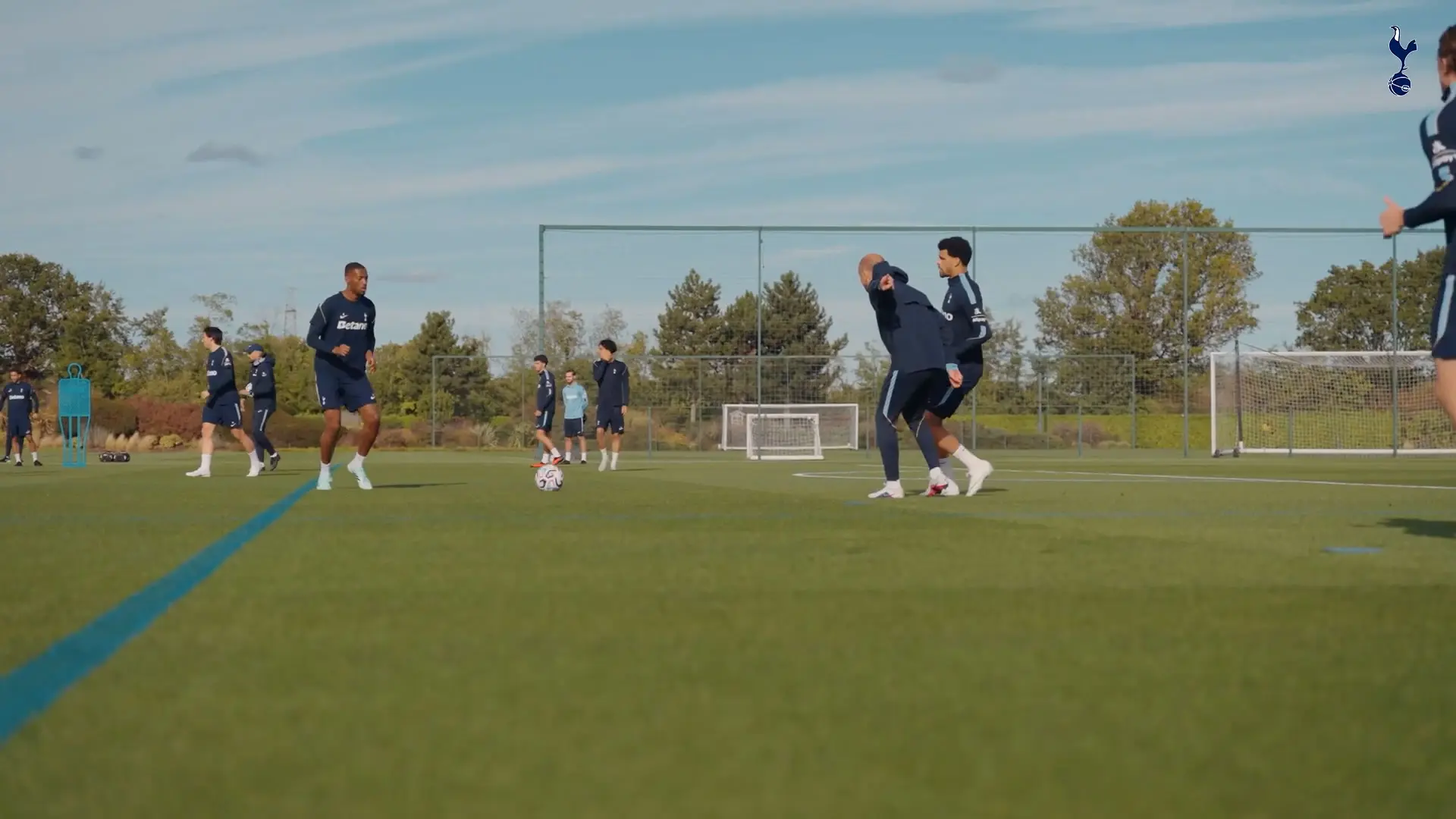 Kulusevski treina no Tottenham antes de duelo contra o Manchester United