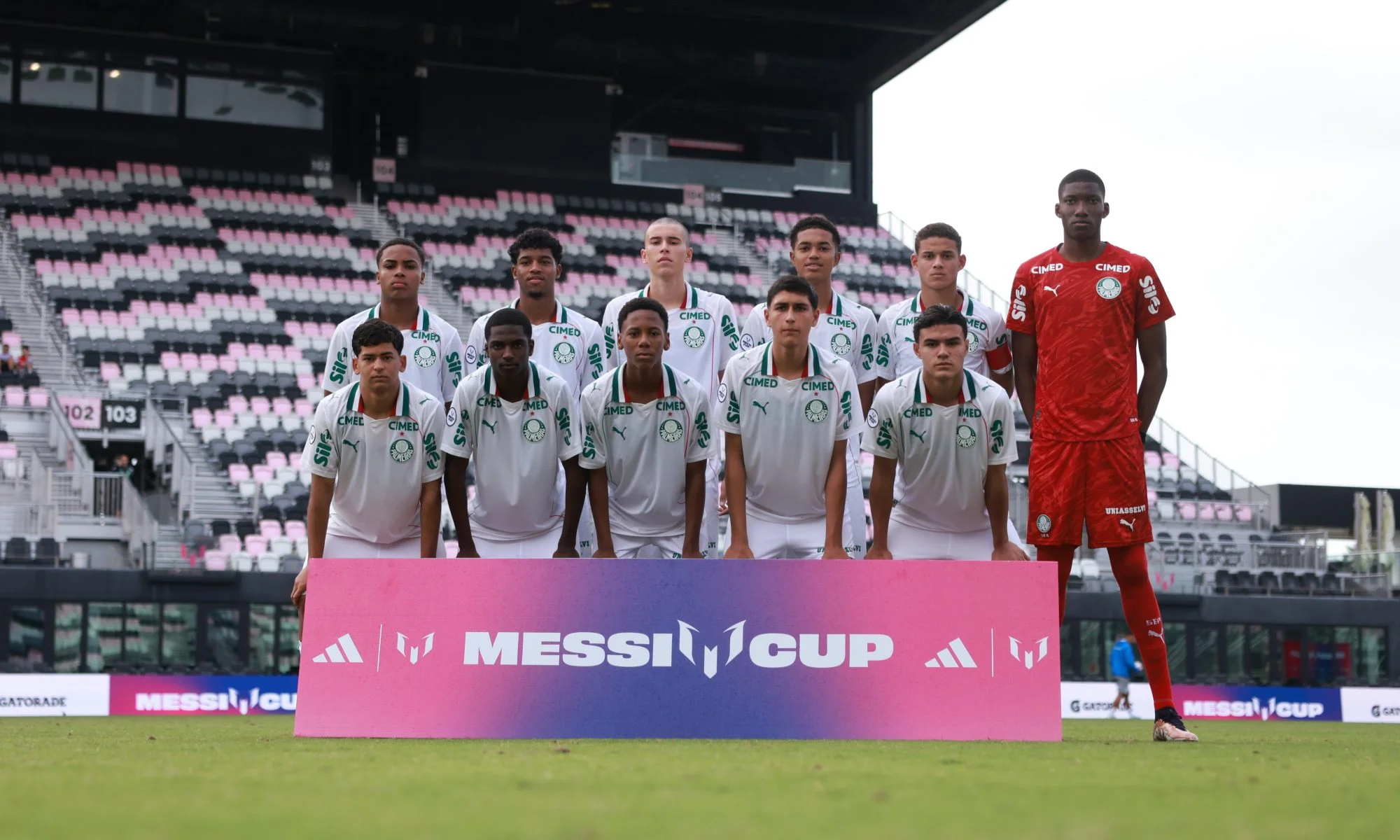 Palmeiras vence Arsenal e avança às quartas da Messi Cup como líder do grupo
