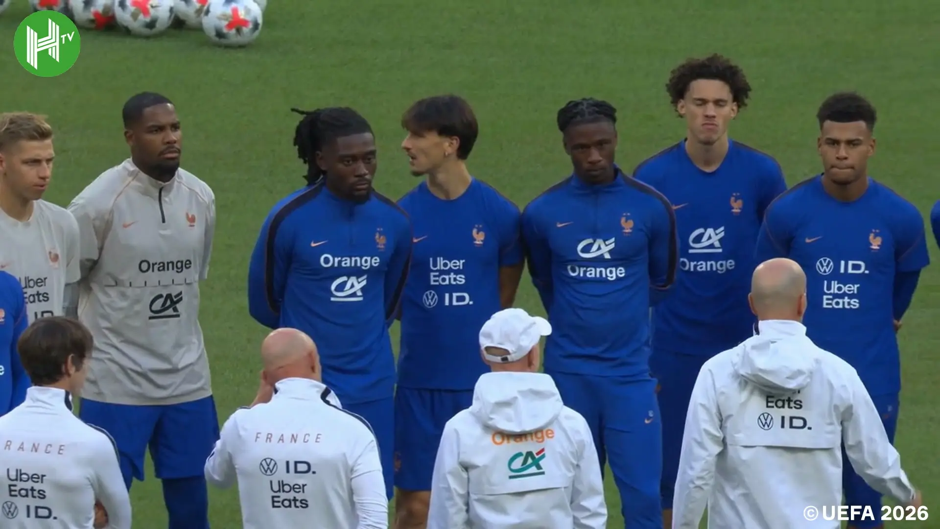 Cherki, Olise e estrelas da França se divertem no treino com Zidane