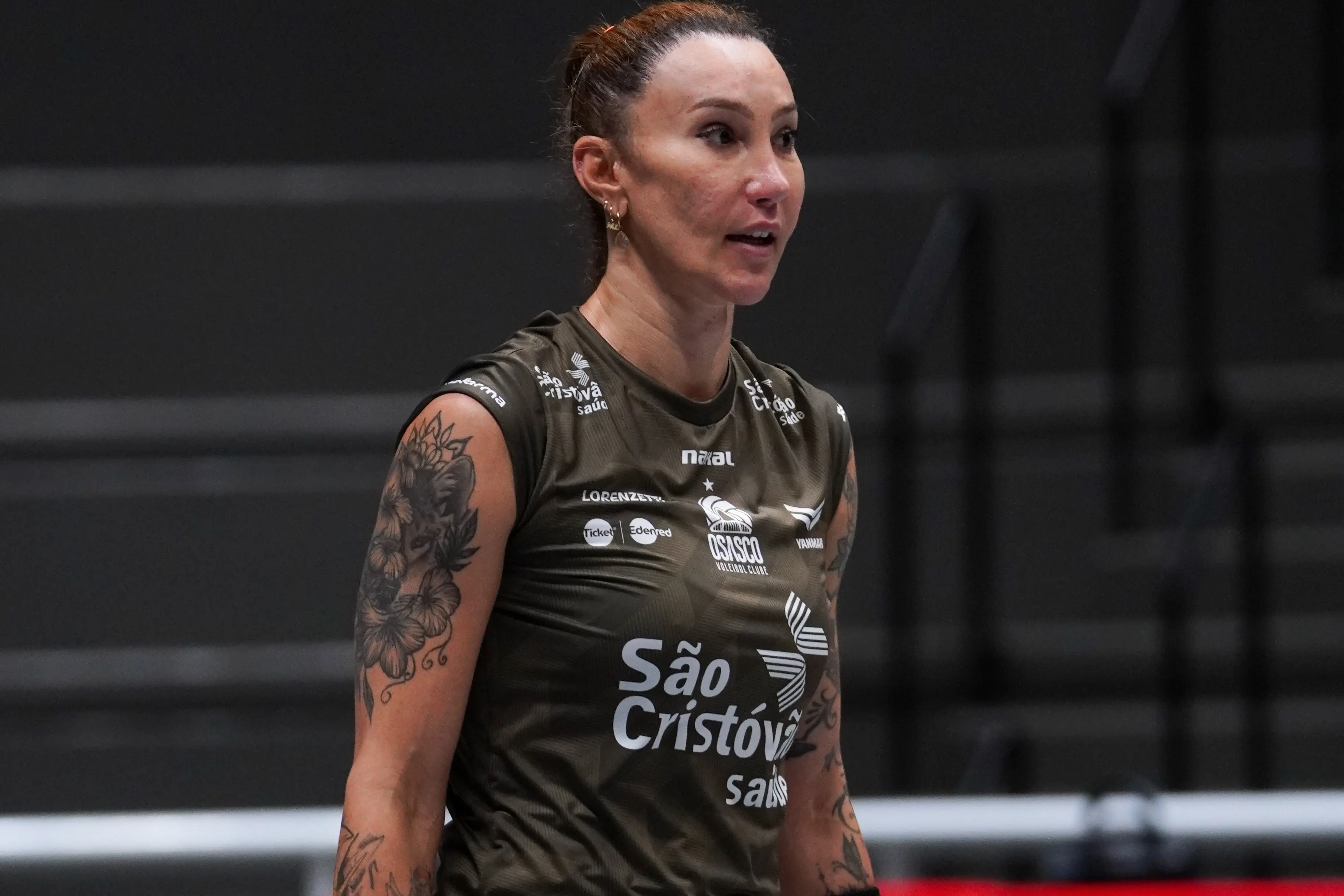Tiffany cogita recorrer à Justiça para disputar Superliga e diz: “Vou lutar até o final”