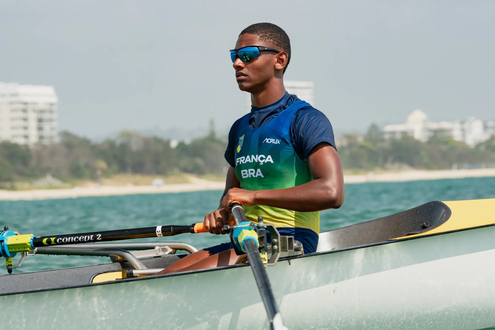 João França representa o Brasil no remo de praia dos Jogos Olímpicos da Juventude