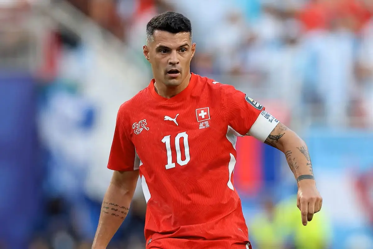 Capitão da seleção suíça, Xhaka é multado por certificados falsos de vacinação contra Covid