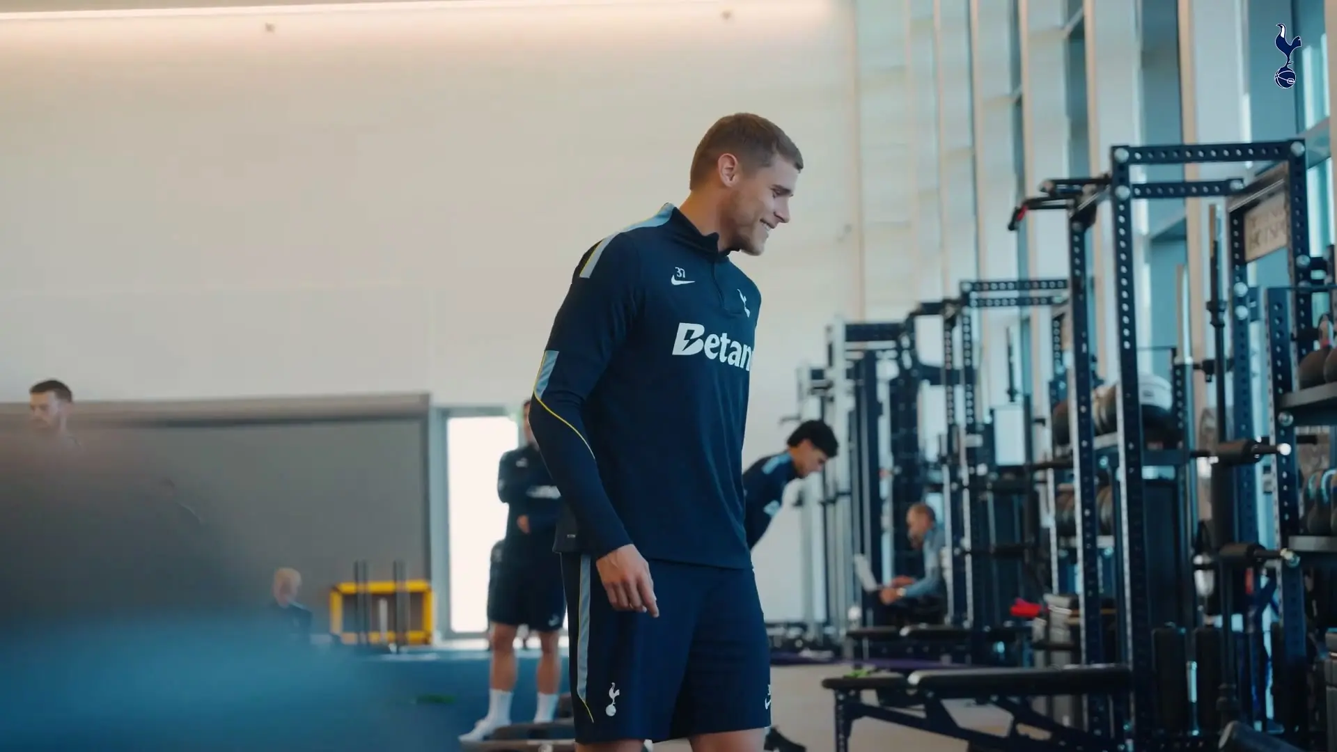 Van de Ven comanda treino de academia do Tottenham antes do clássico com o Chelsea