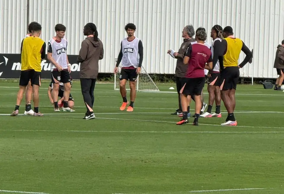 Quarteto retorna, mas Memphis não vai a campo em treino do Corinthians