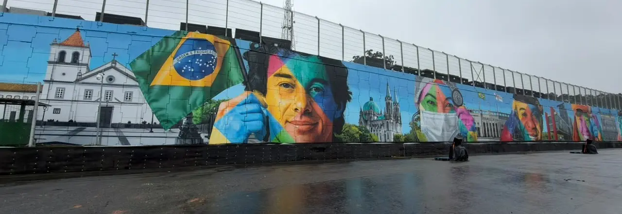 Sob chuva, Interlagos inaugura mural de 2 mil m² em homenagem a Ayrton Senna