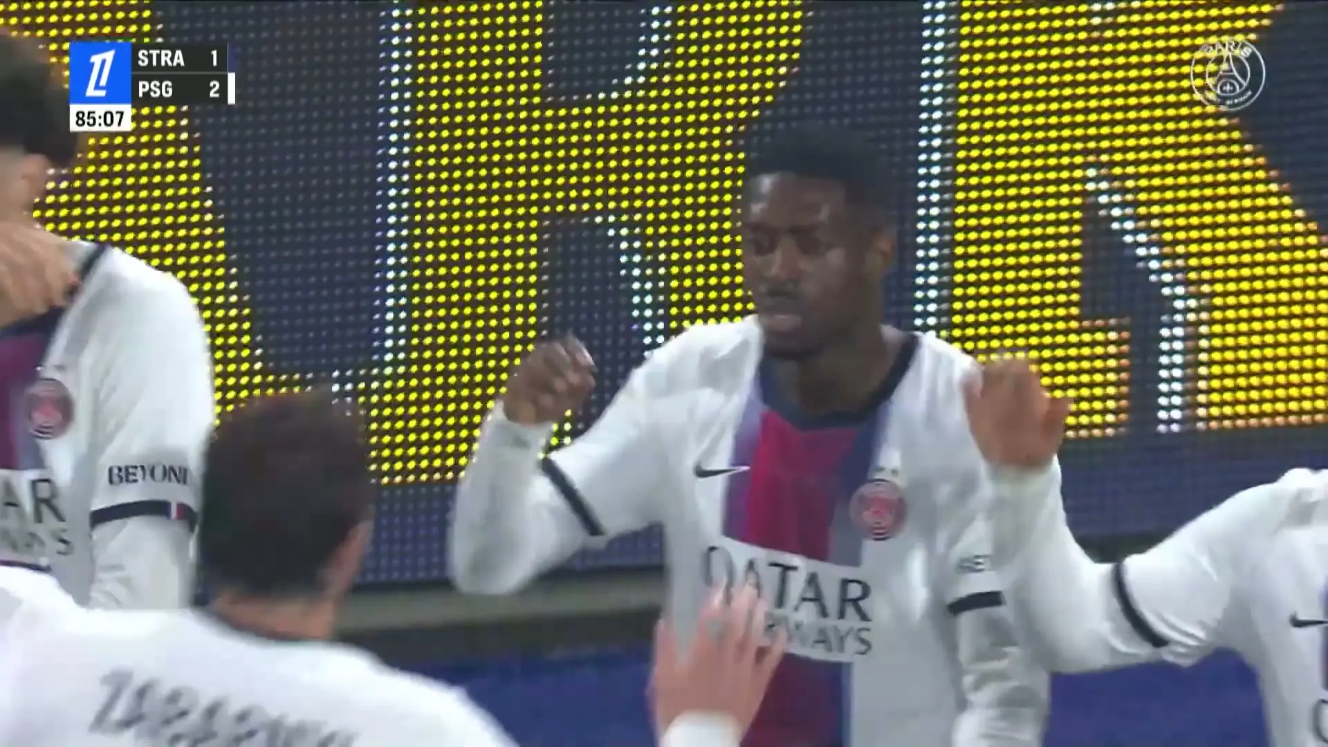 Gol e assistência de Dembélé comandam a virada do PSG sobre o Strasbourg