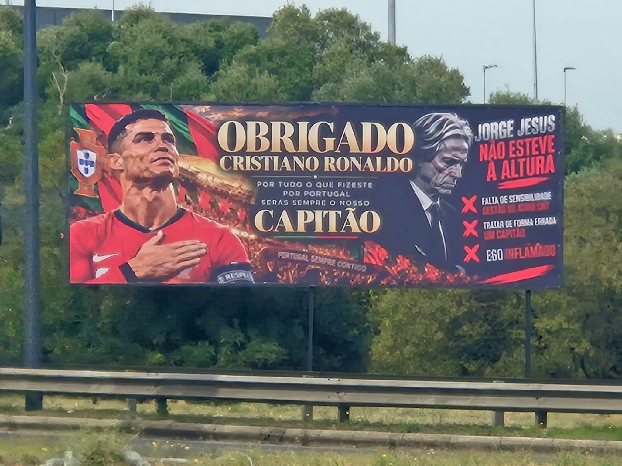 Lisboa amanhece com protestos a favor de Cristiano Ronaldo
