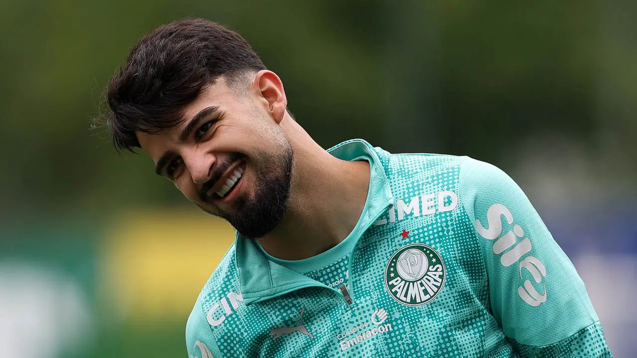 Flaco vê Palmeiras motivado na briga por três títulos e projeta clássico com o Santos: “Mais uma final”