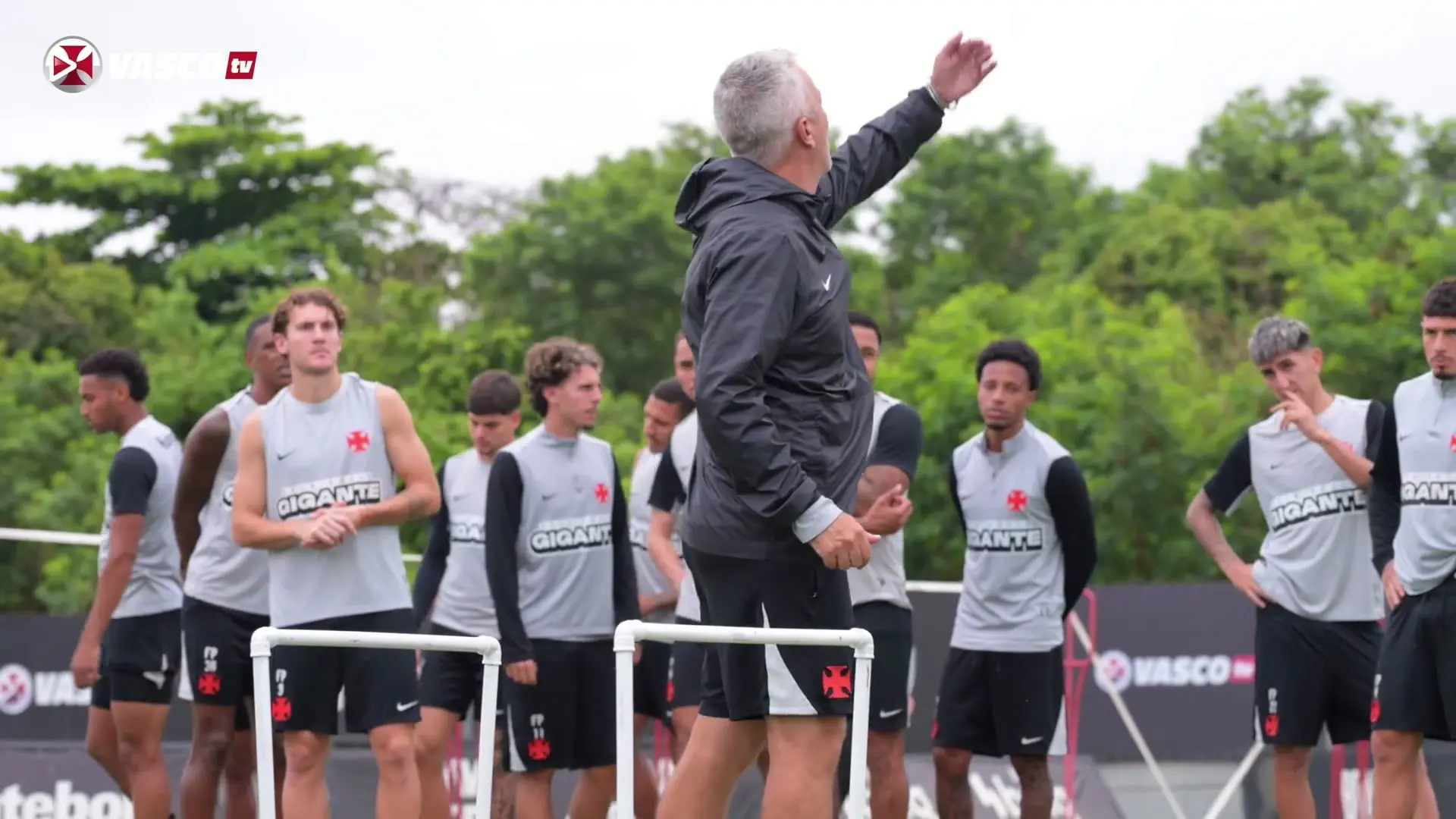 Pedro Emanuel foca na preparação do Vasco para importante duelo no campeonato