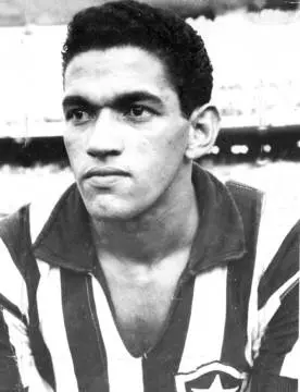 Há 93 anos, nascia Garrincha, um dos maiores gênios da história do futebol: relembre fotos históricas