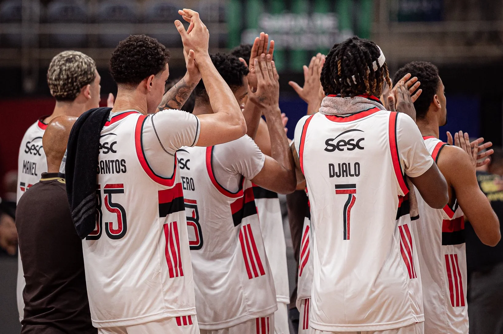 Flamengo sofre cesta no último segundo e estreia com derrota para o Bauru no NBB
