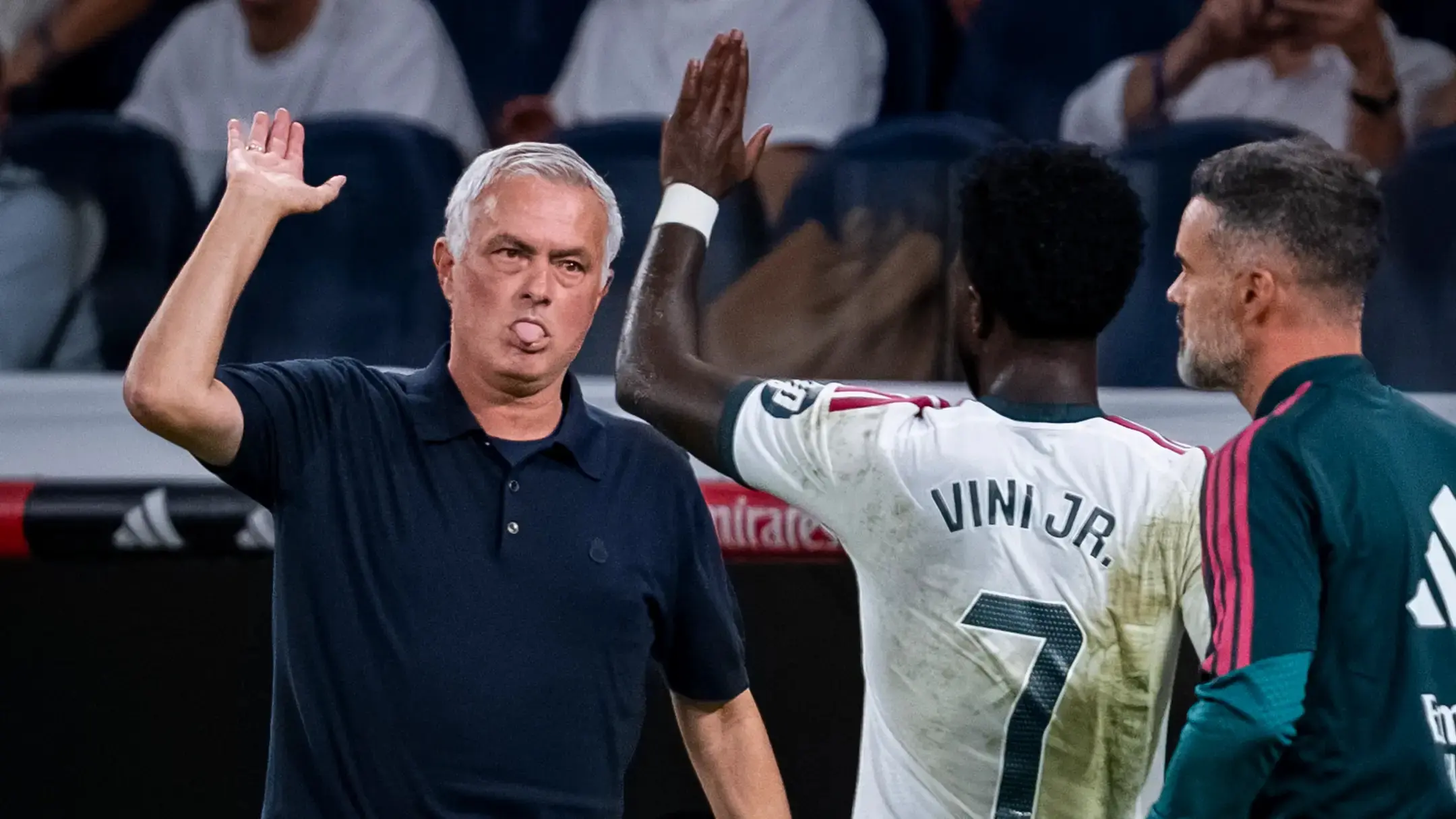 Mourinho sai em defesa de Vinícius Júnior e pede apoio ao atacante
