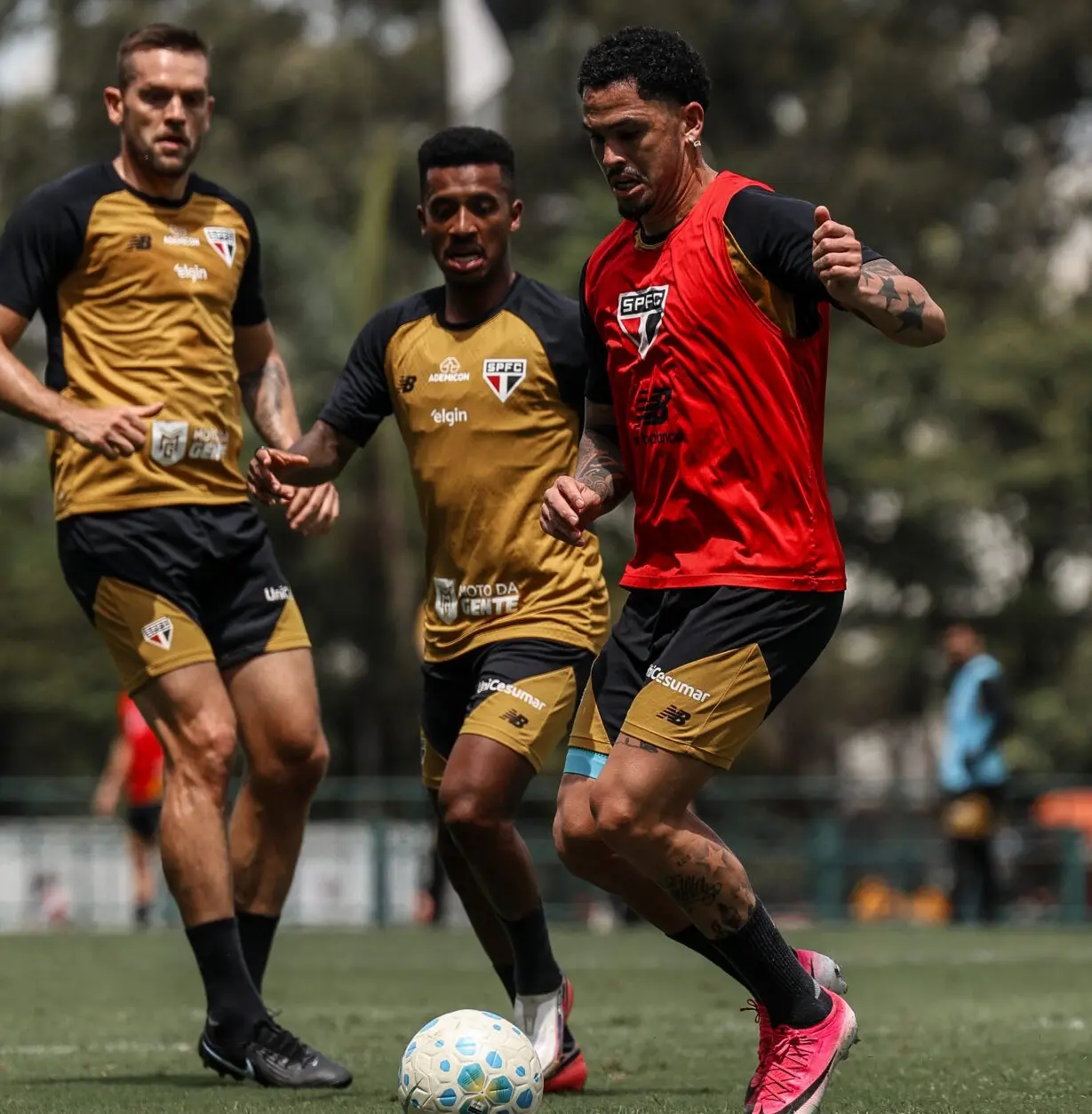 Luciano e Calleri avançam em recuperação, e dupla vai a campo em treino do São Paulo