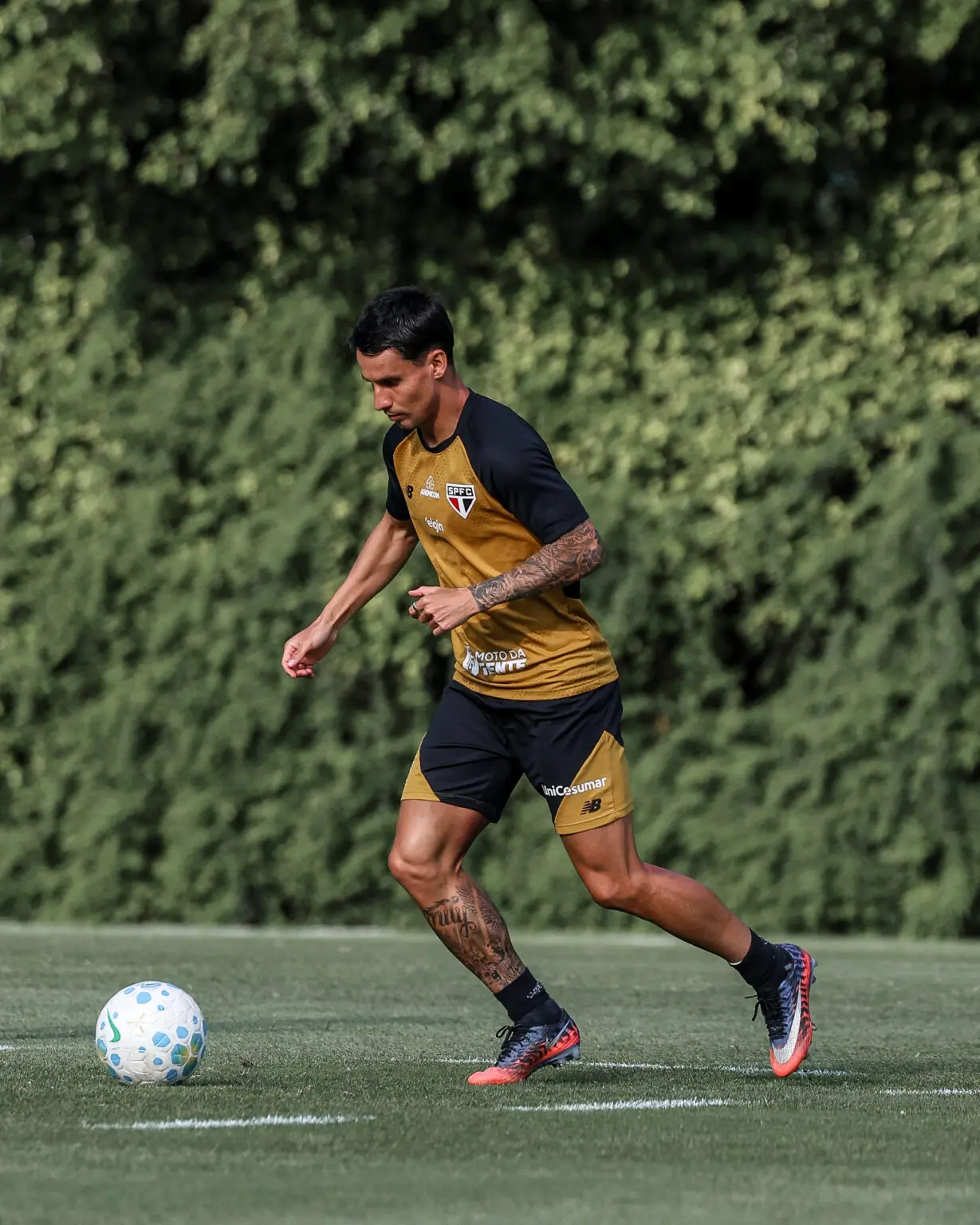 Com novidade, São Paulo se reapresenta e abre preparação para enfrentar o Mirassol