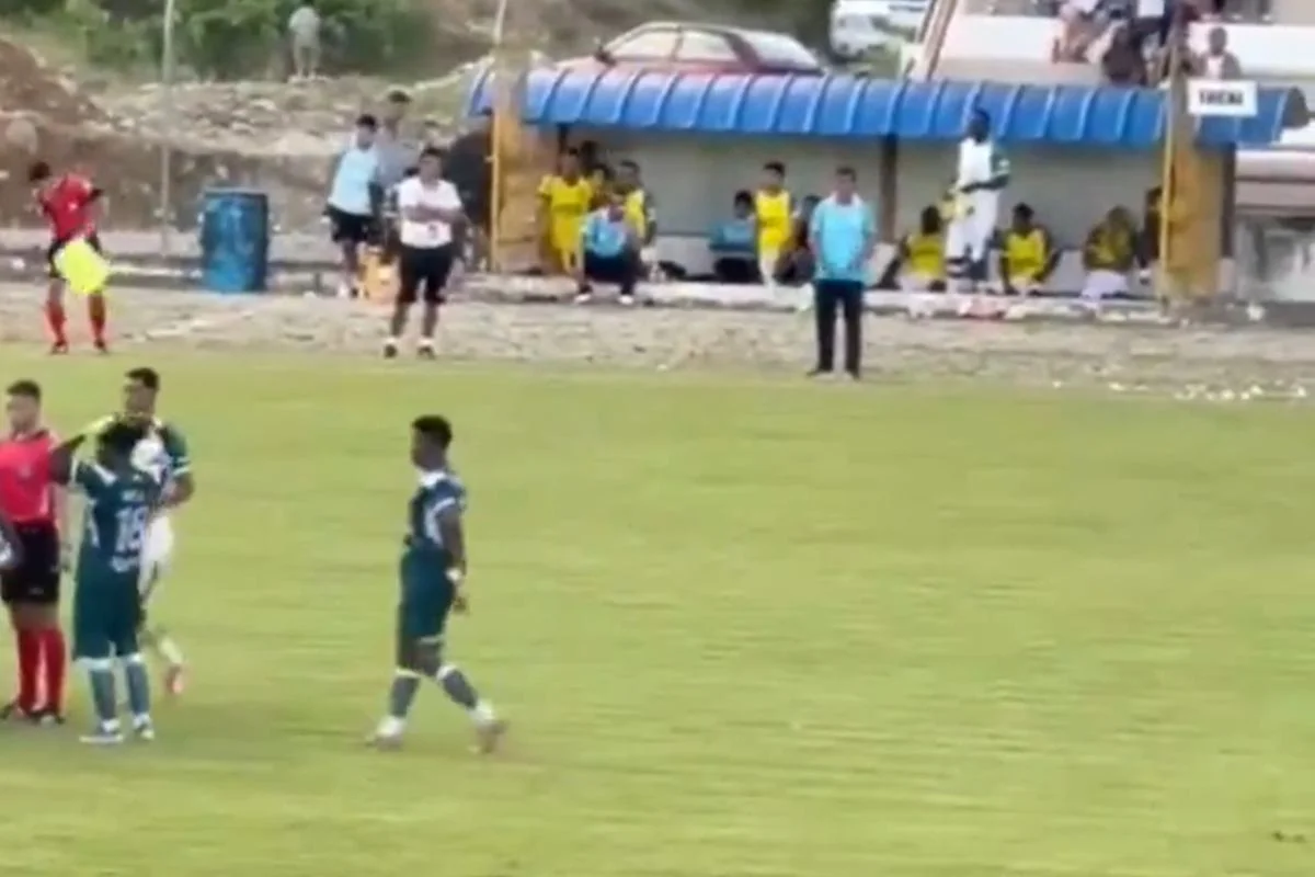 Jogador é suspenso após atingir bandeirinha com pedra em jogo da terceira divisão do Equador