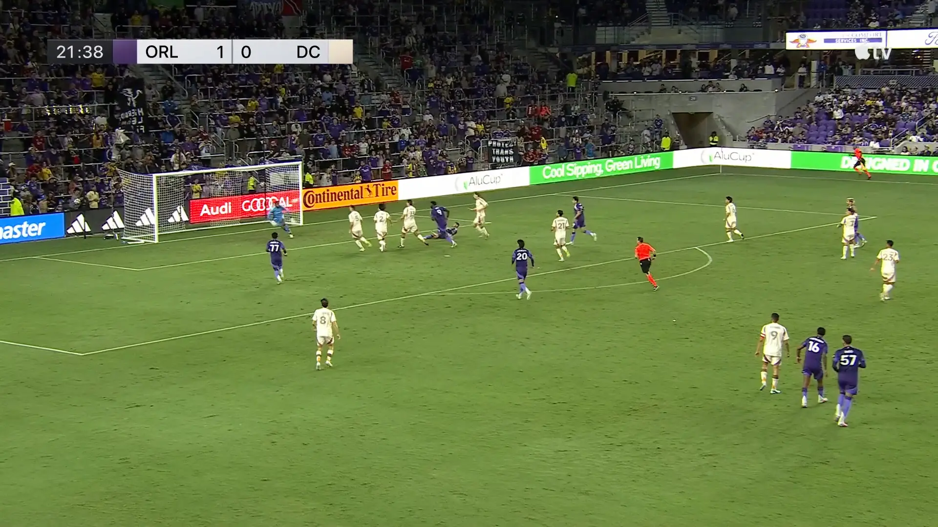 Pintou o Puskás? Martín Ojeda marca “gol escorpião” em goleada na MLS
